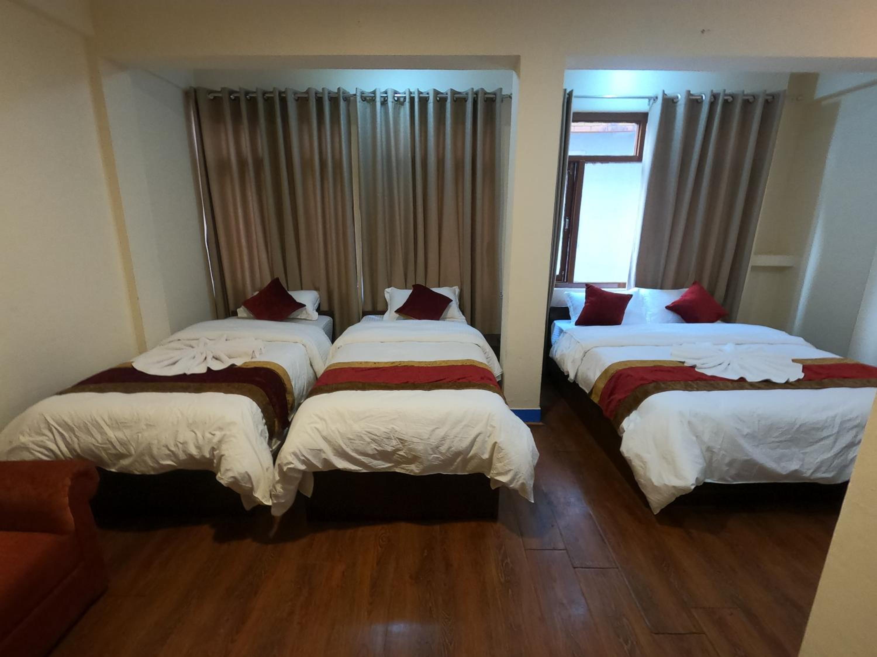 Quadruple Room with Private Bathroom
