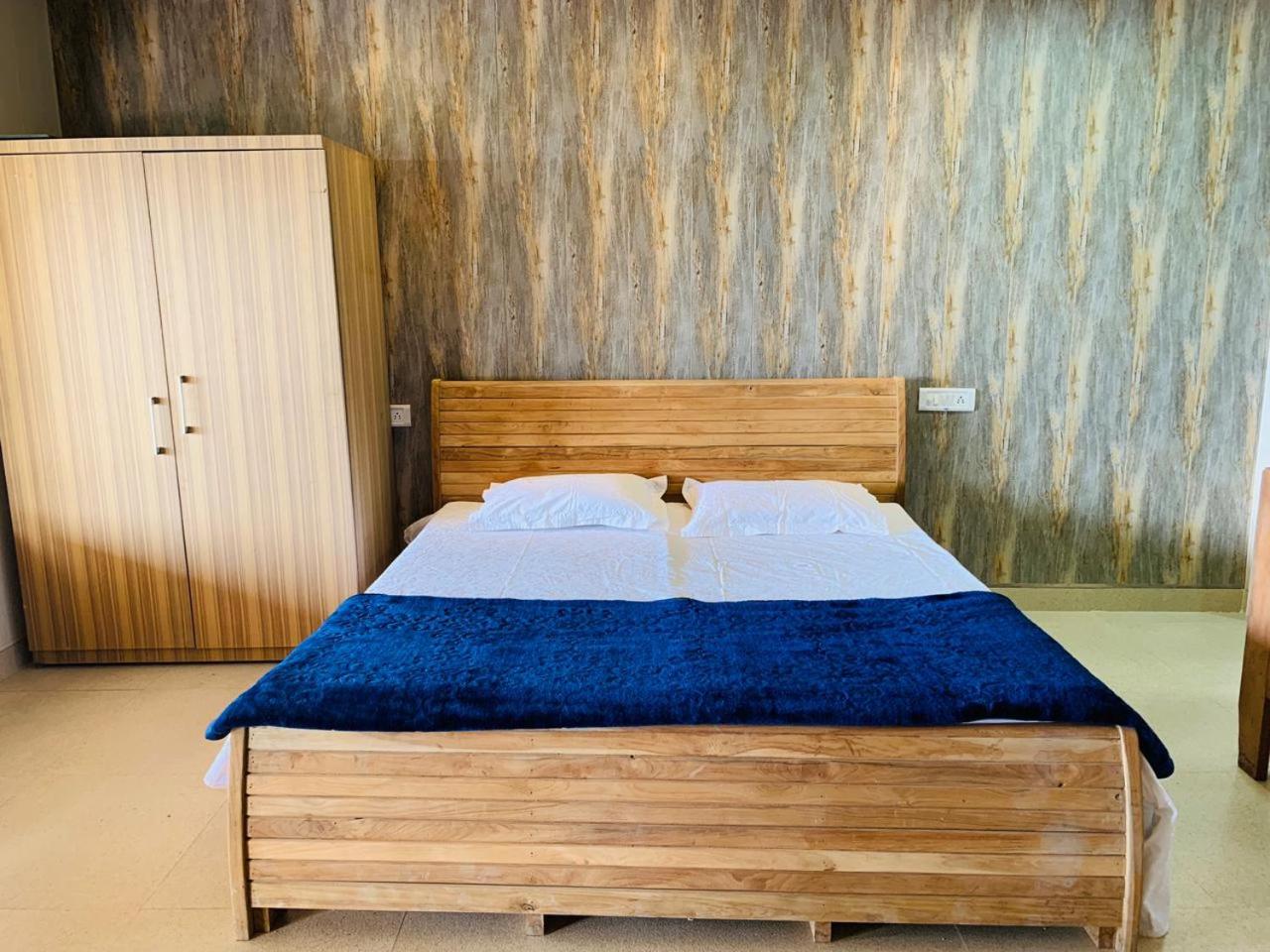Deluxe Double Room (2 Adults + 1 Child)