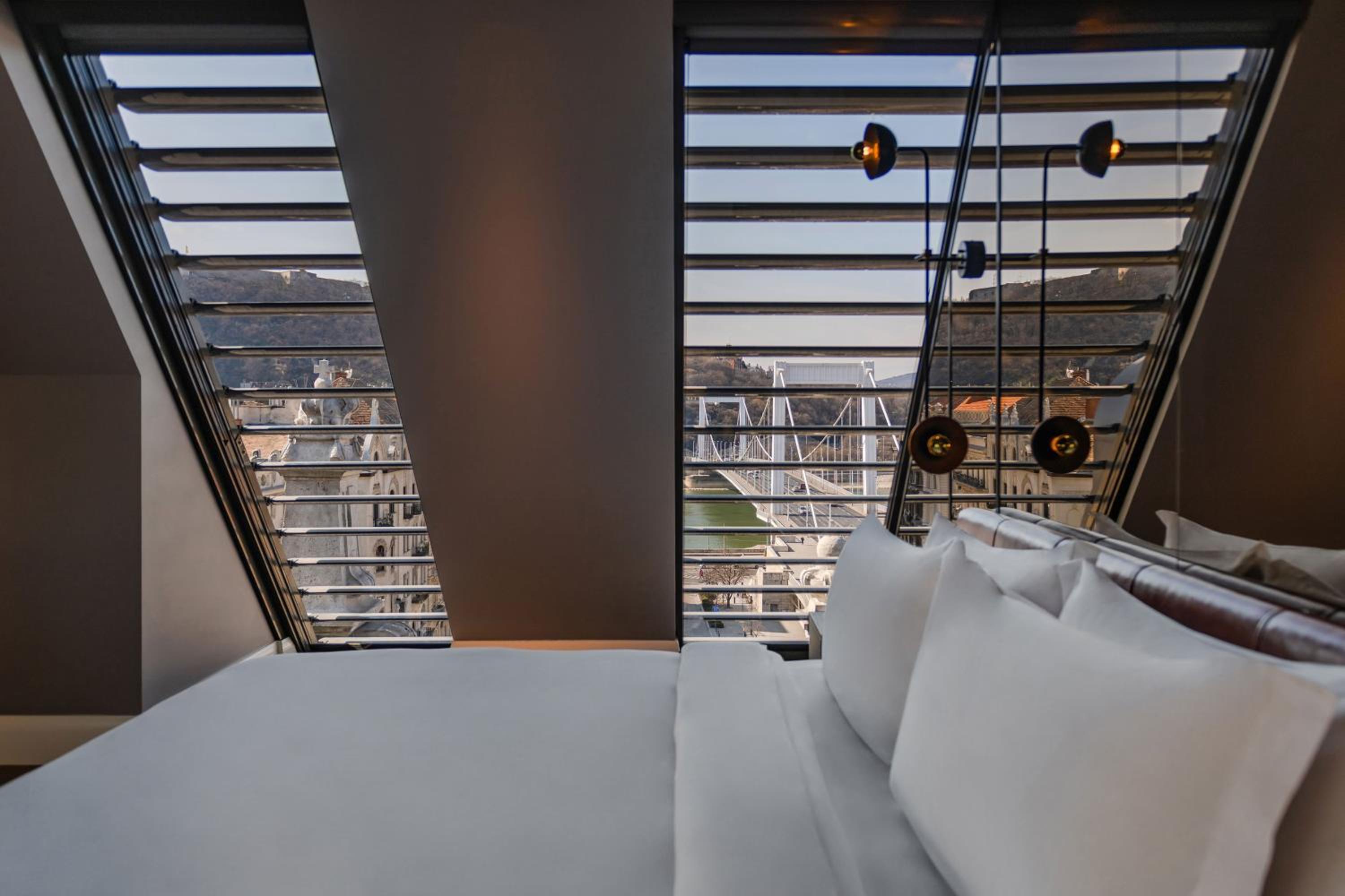 Loft Suite, Suite, 1 King, City view, Top floor thumbnail 5