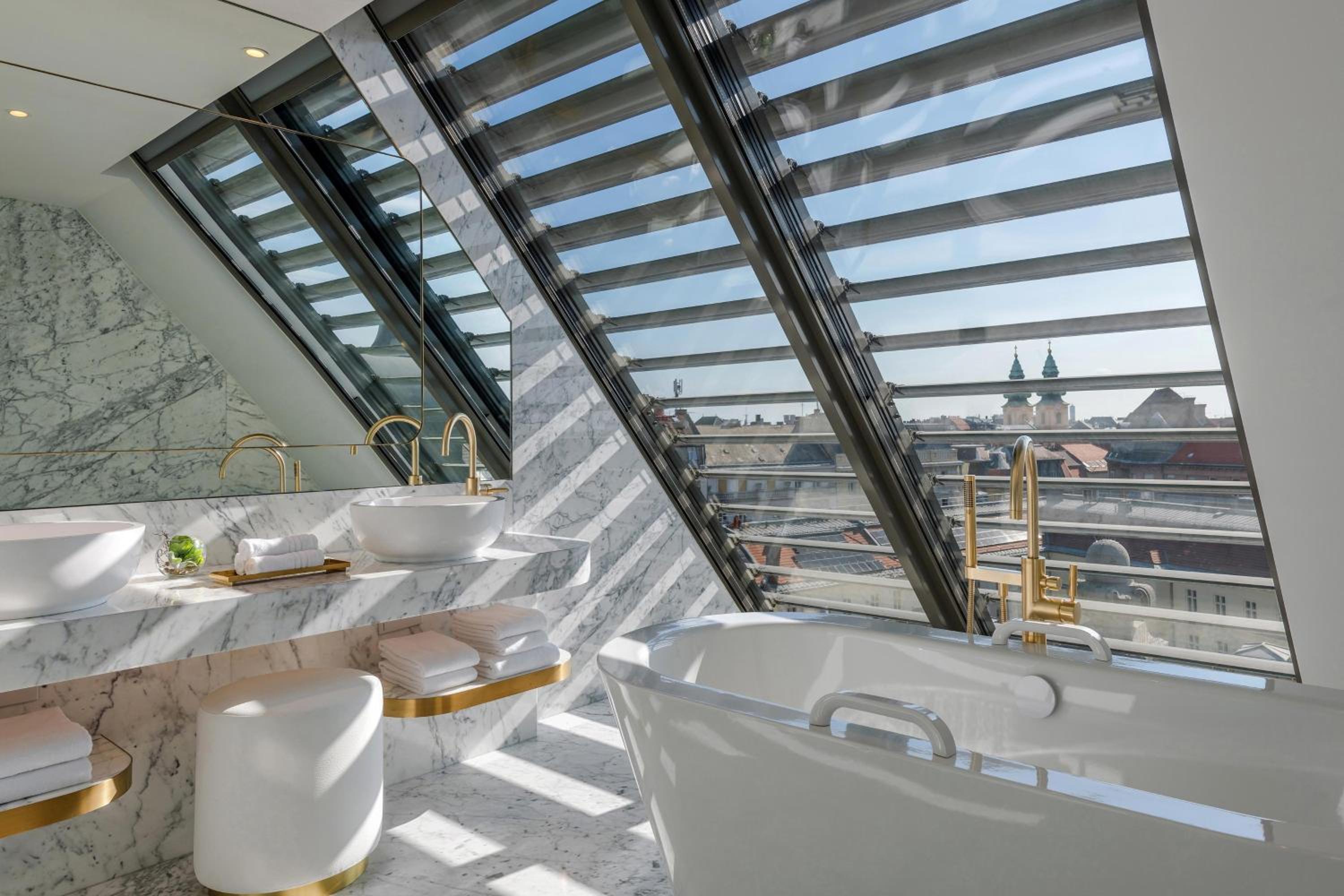 Loft Suite, Suite, 1 King, City view, Top floor