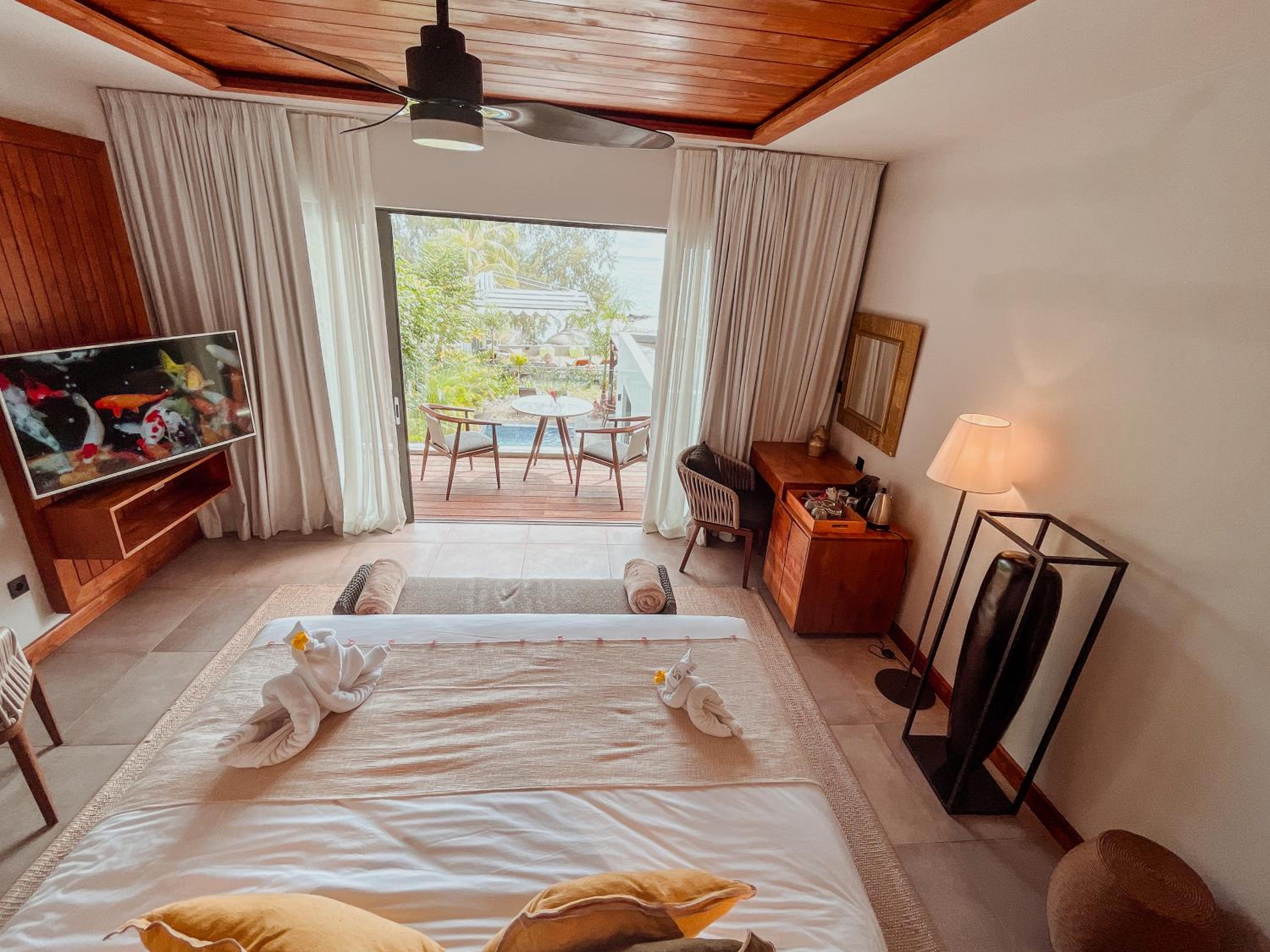 Deluxe Suite With Sea View - Photo 4