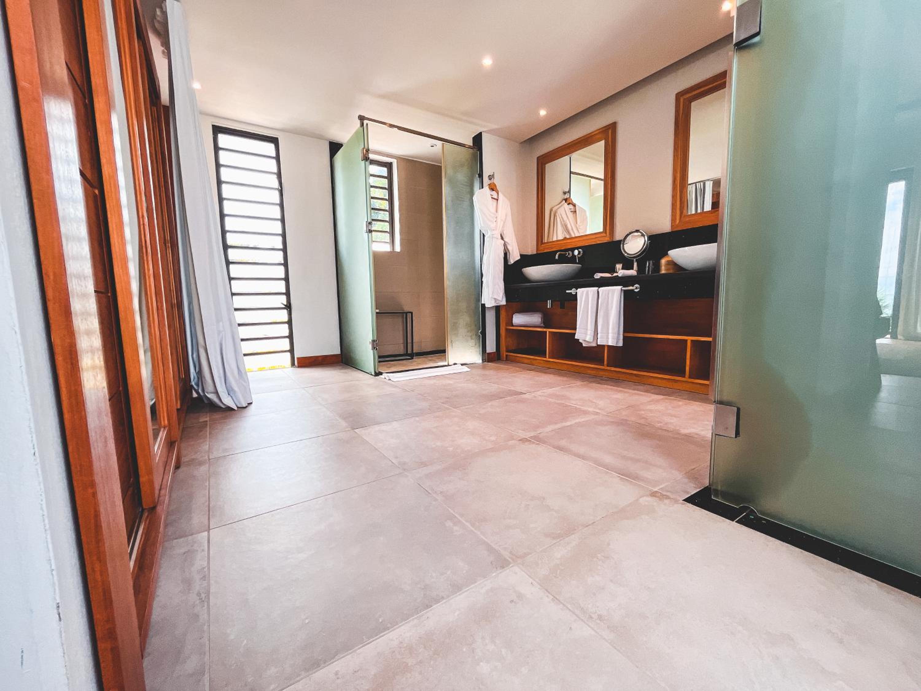 Deluxe Suite With Sea View - Photo 5