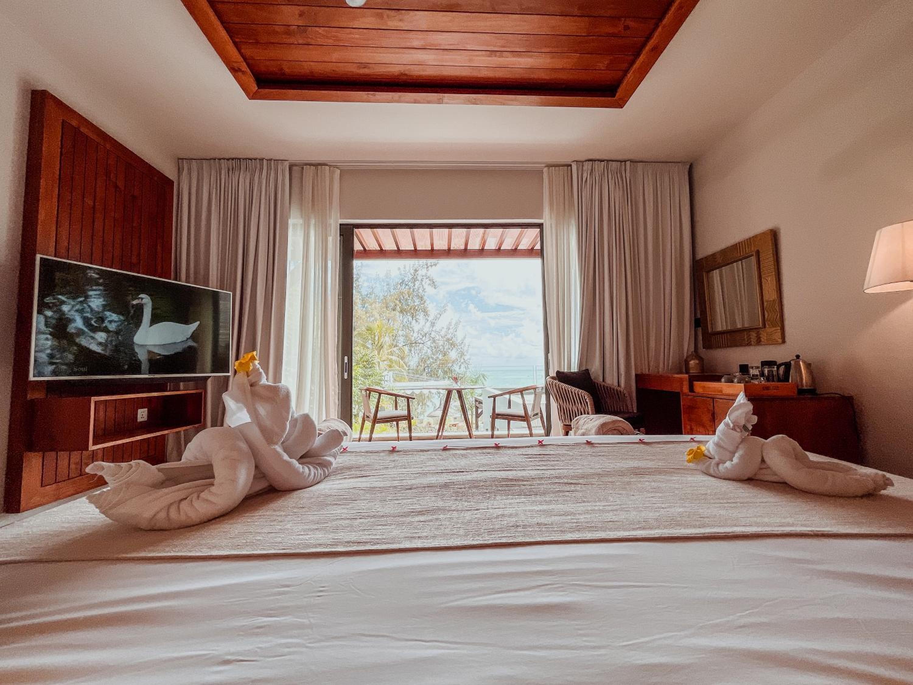 Deluxe Suite With Sea View - Photo 3