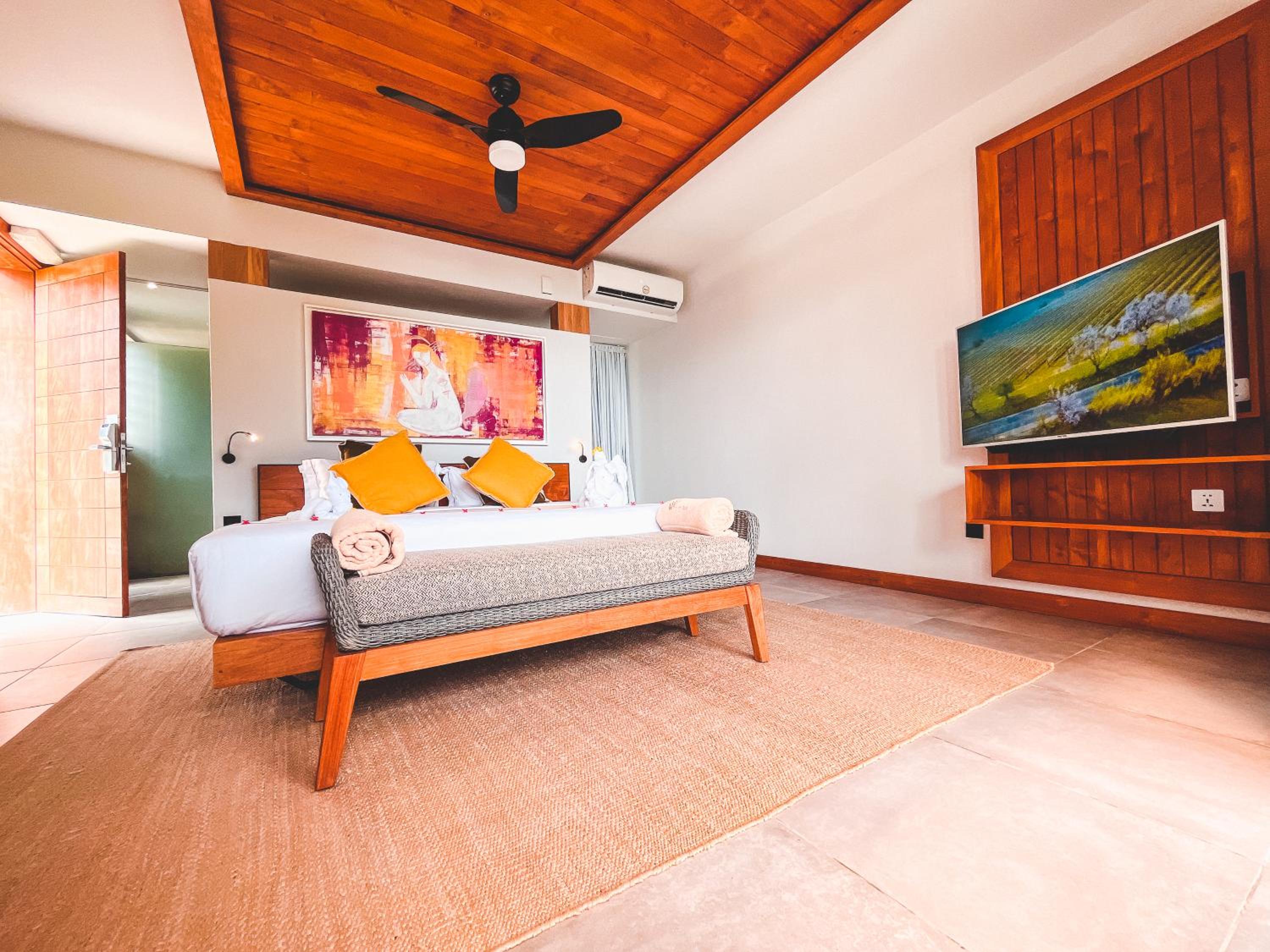 Deluxe Suite With Sea View - Photo 6