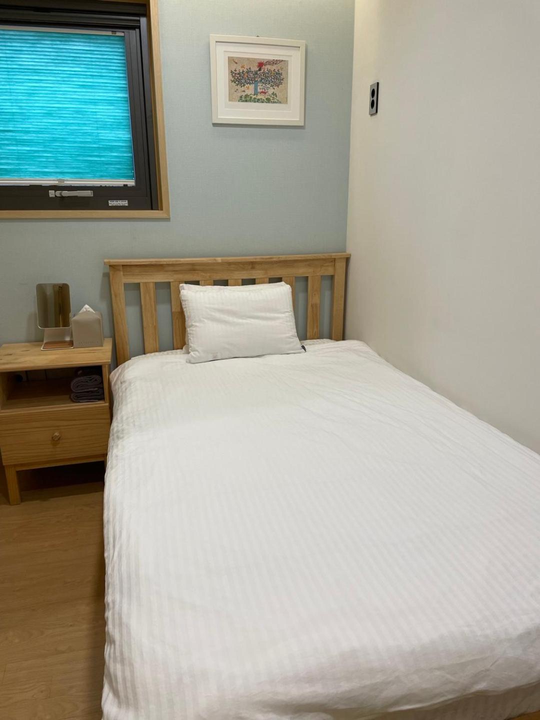 Single Room with Bathroom photo 1