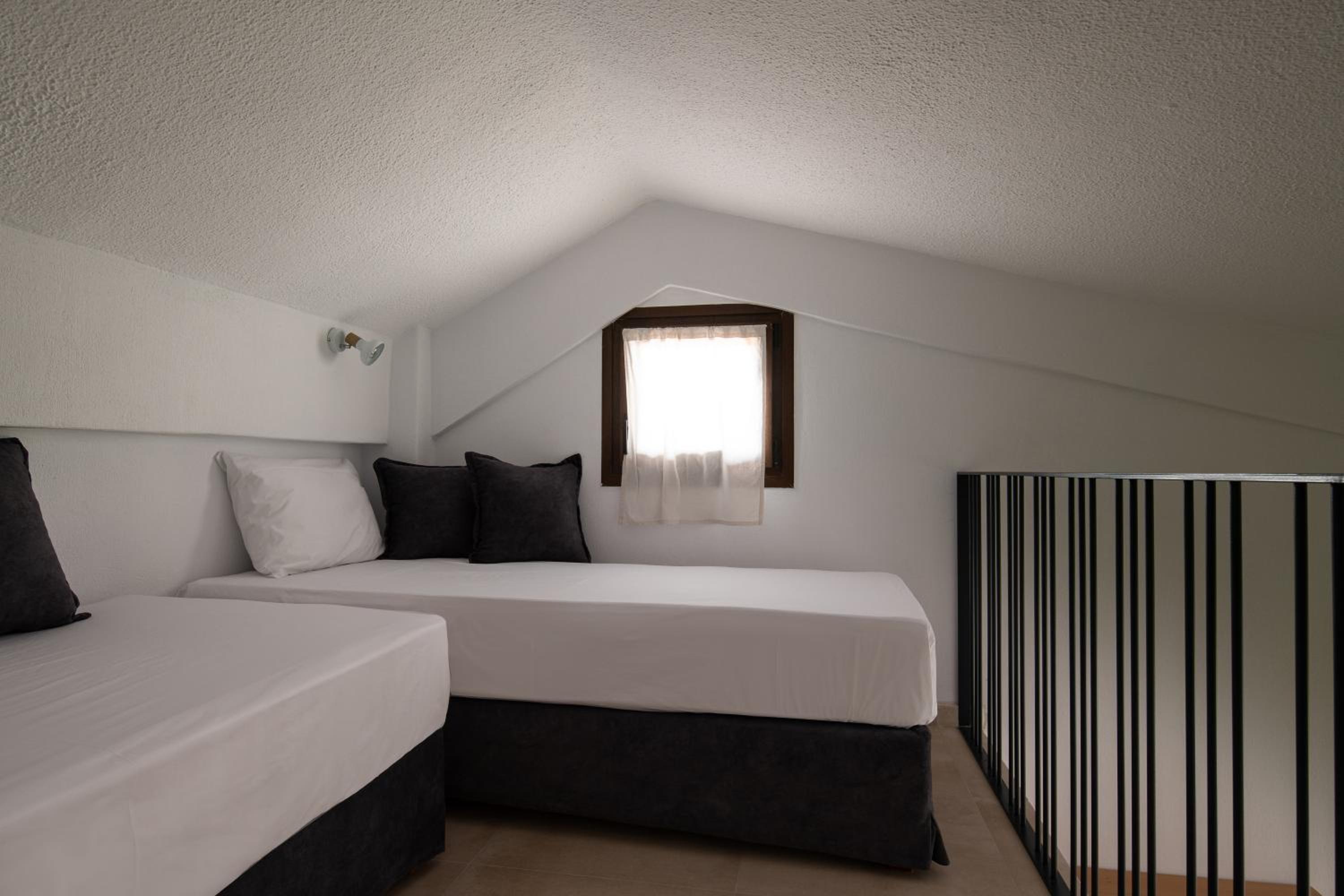 Studio Apartment with Sea View photo 2