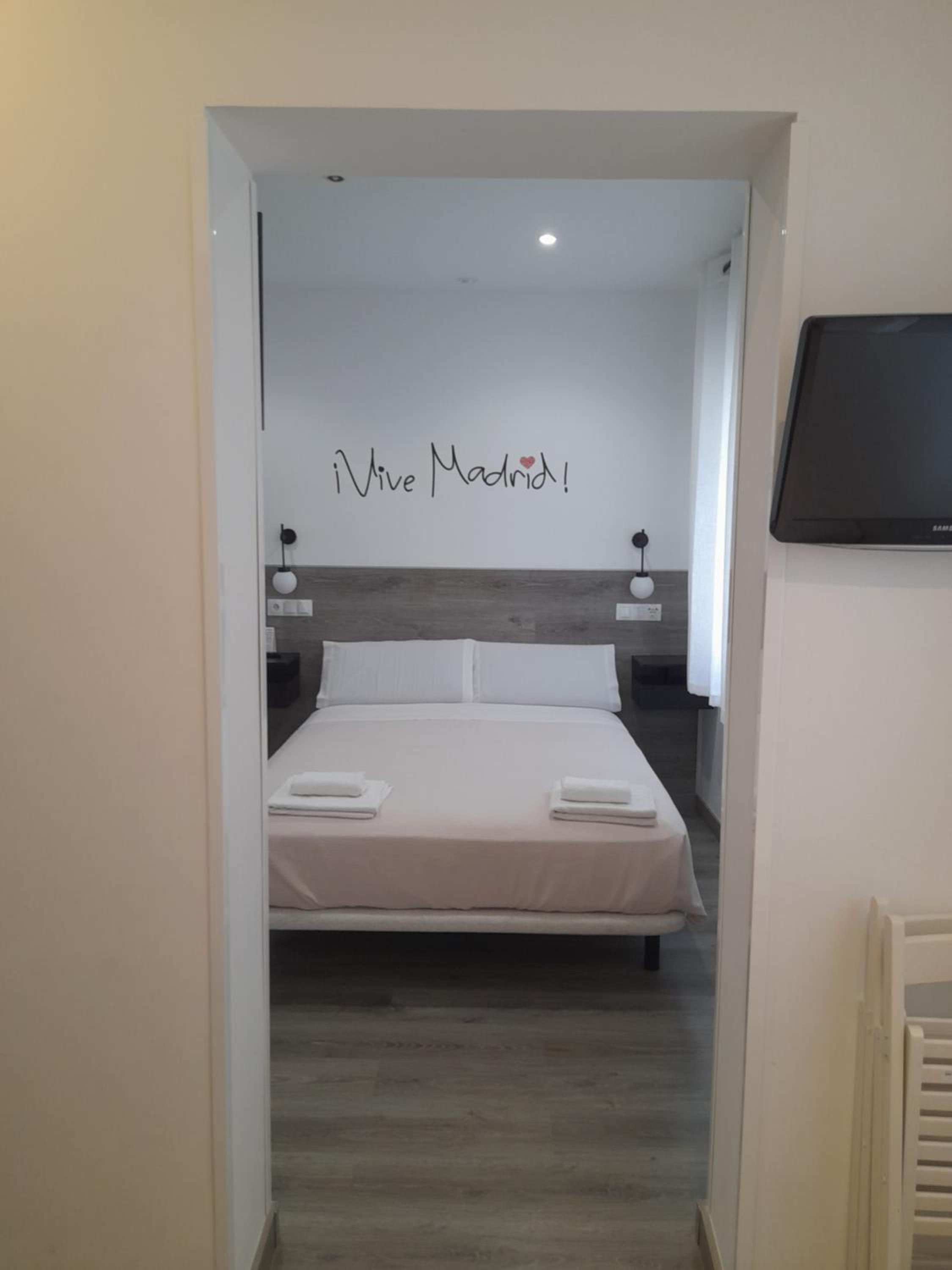 Triple Room with Private Bathroom photo 3