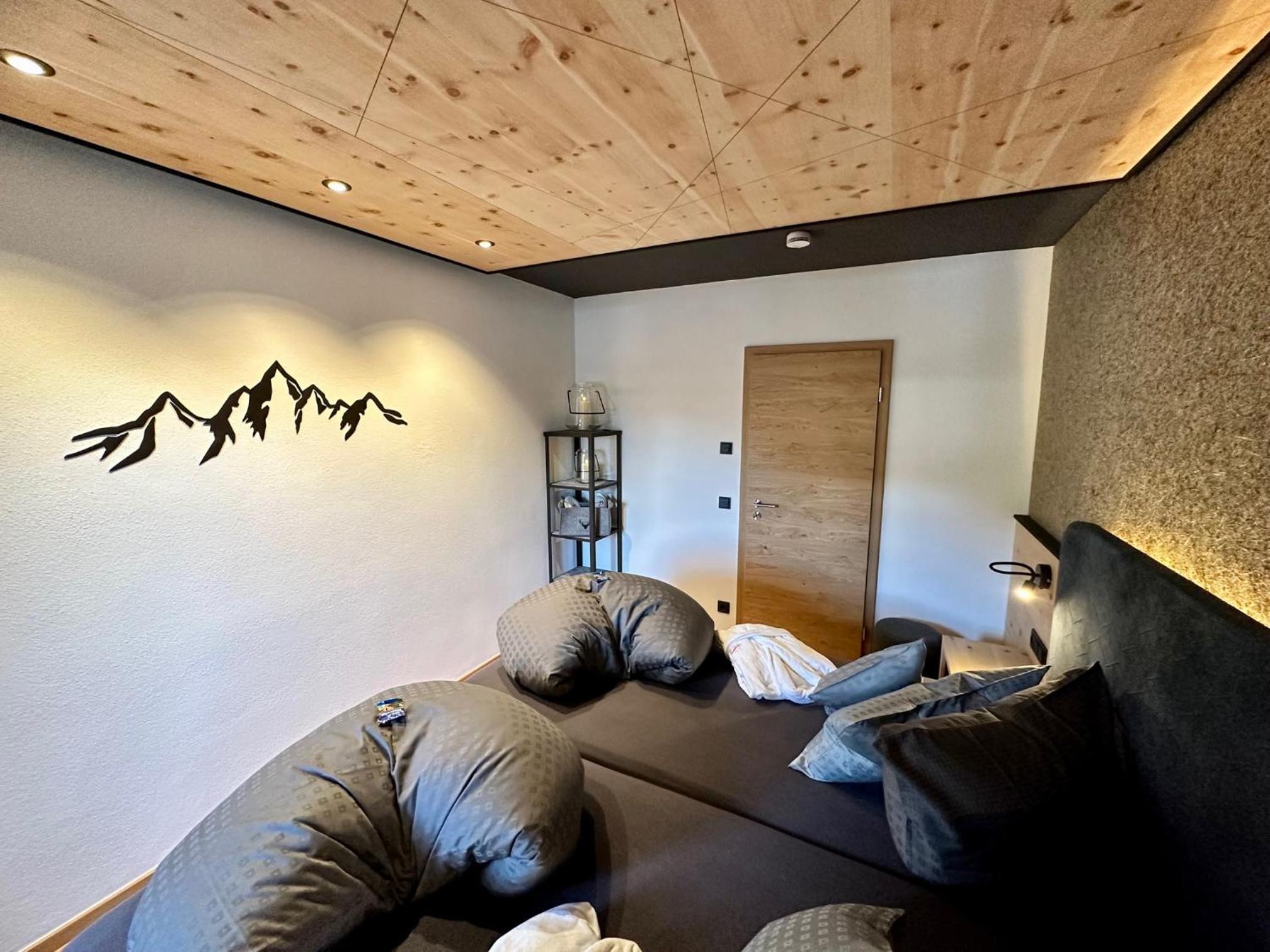 Apartment with Mountain View photo 1