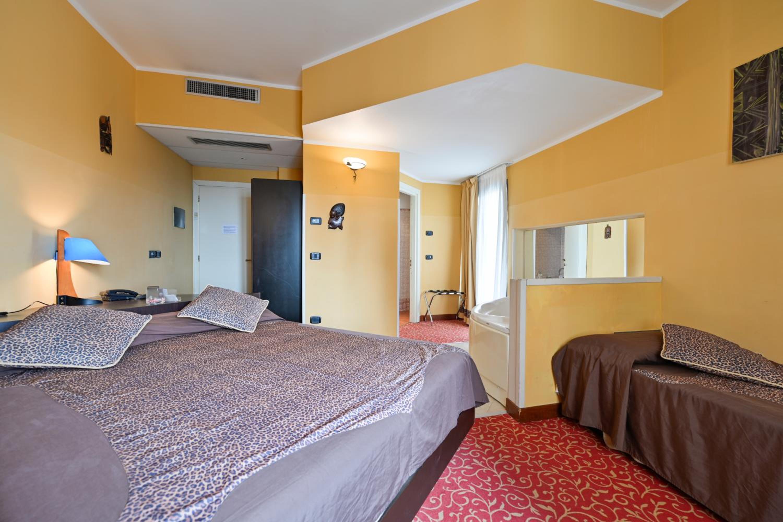 Junior Suite (2 Adults) - Photo 1