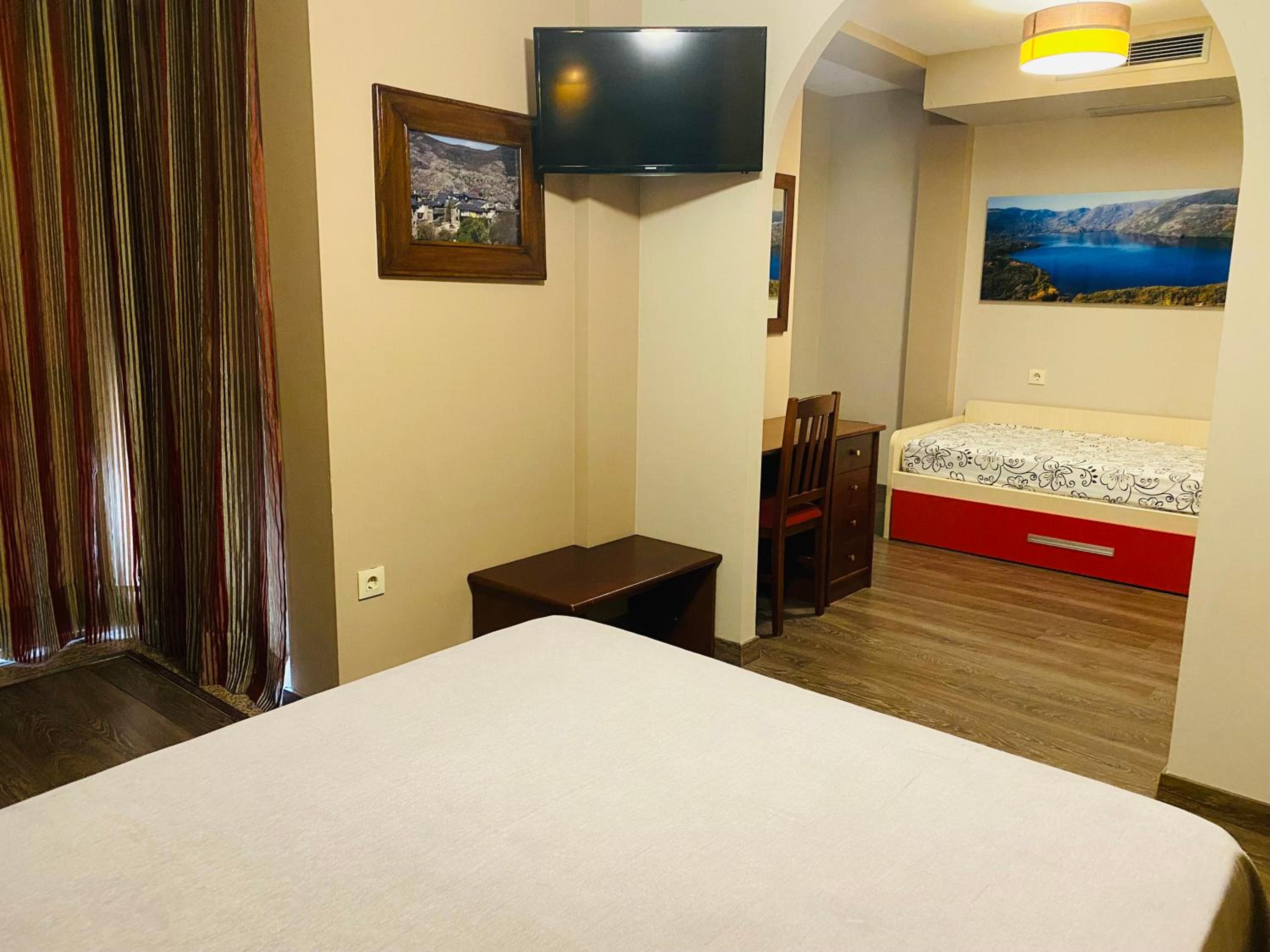 Superior Triple Room photo 3