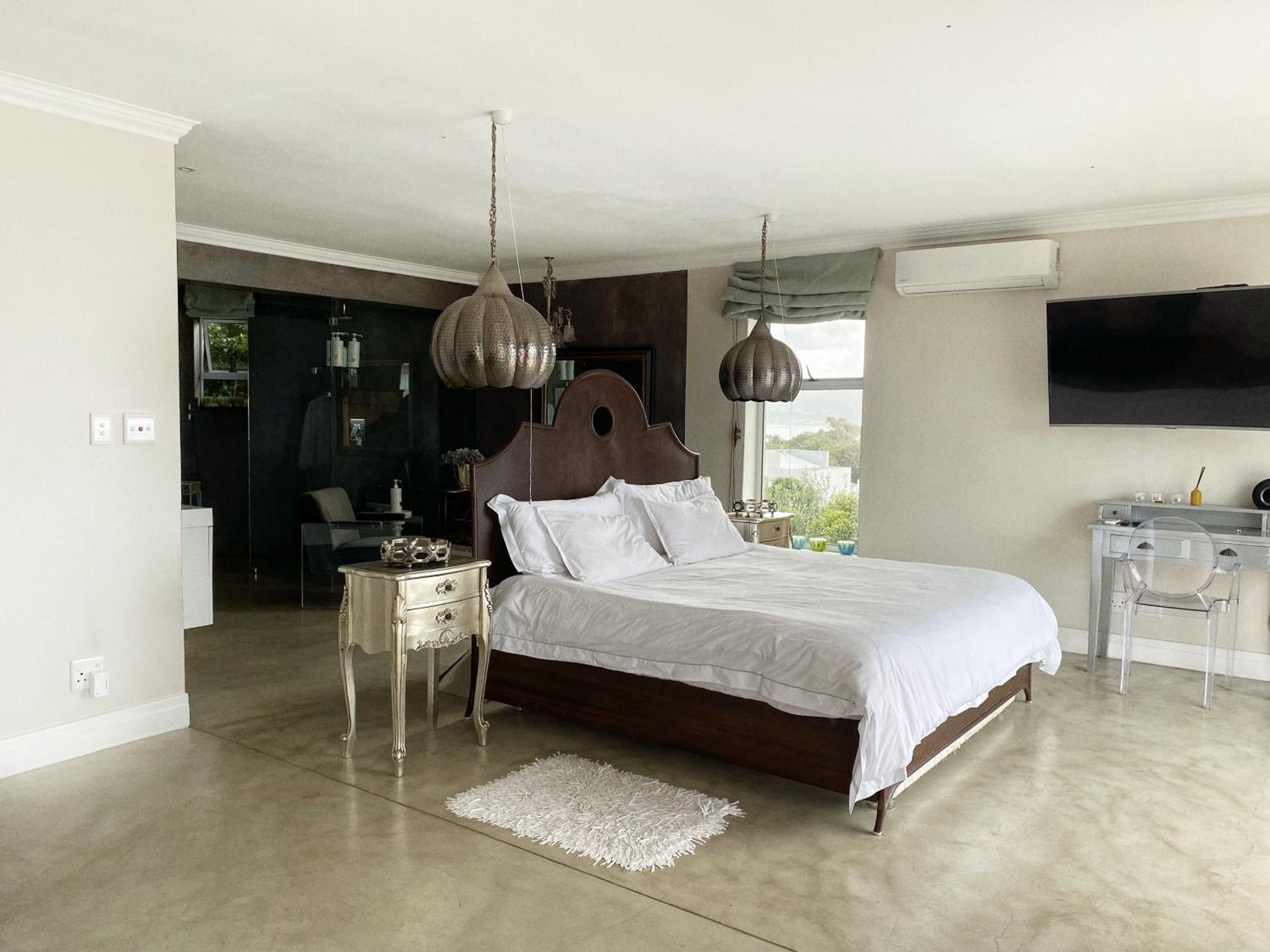 Deluxe King Suite photo 1