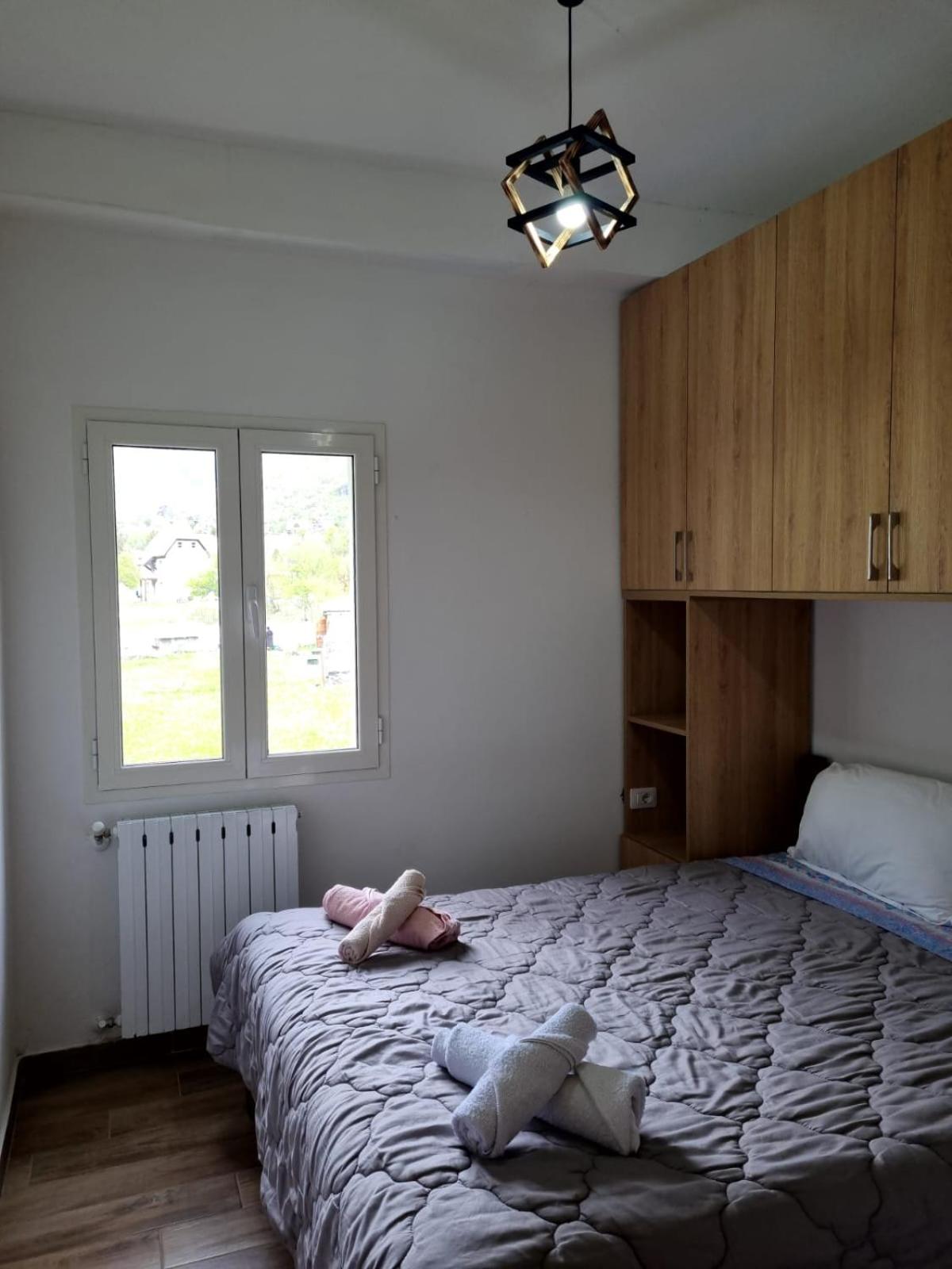 Double Room with Shared Bathroom photo 2