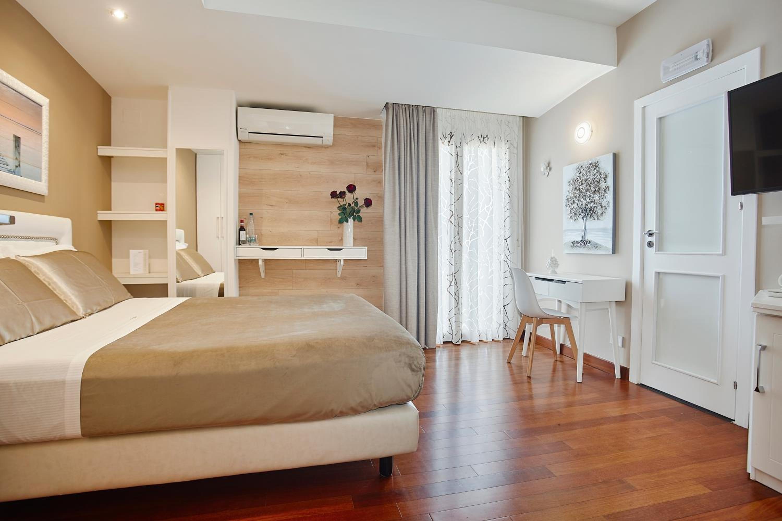 Triple Room with Sea View