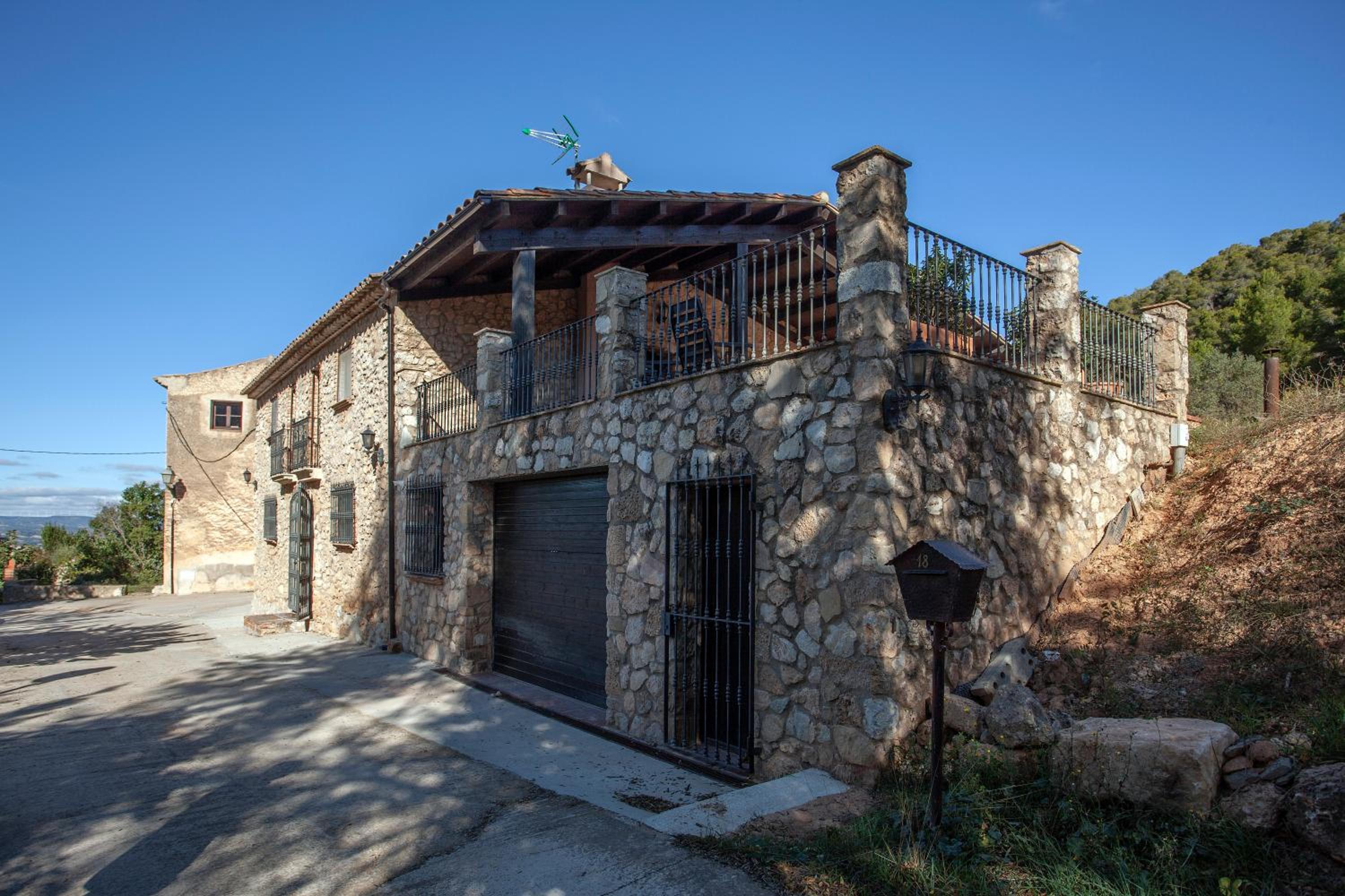 Four-Bedroom House photo 2