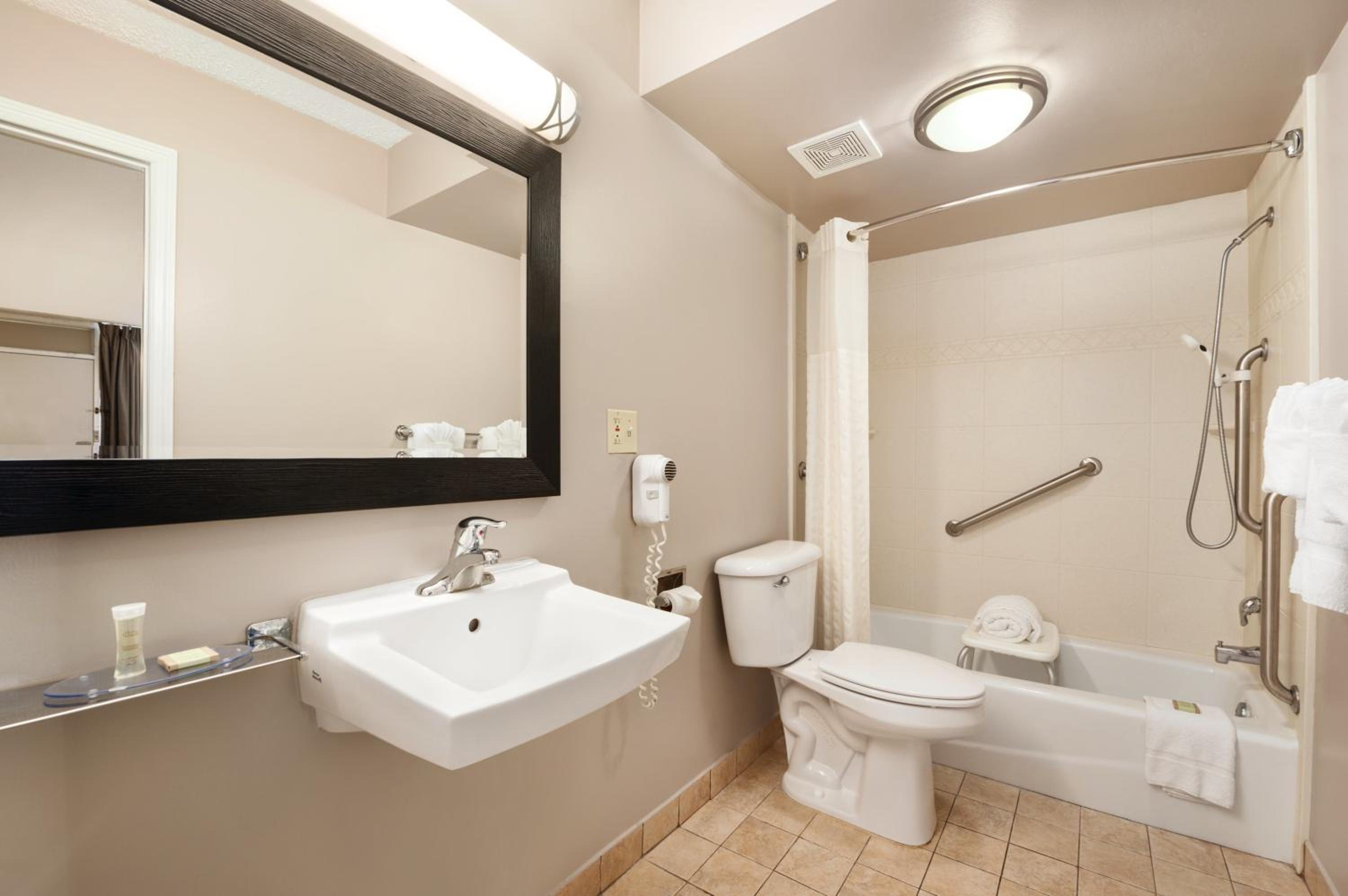 Super 8 by Wyndham Ormond Beach, Photo 4