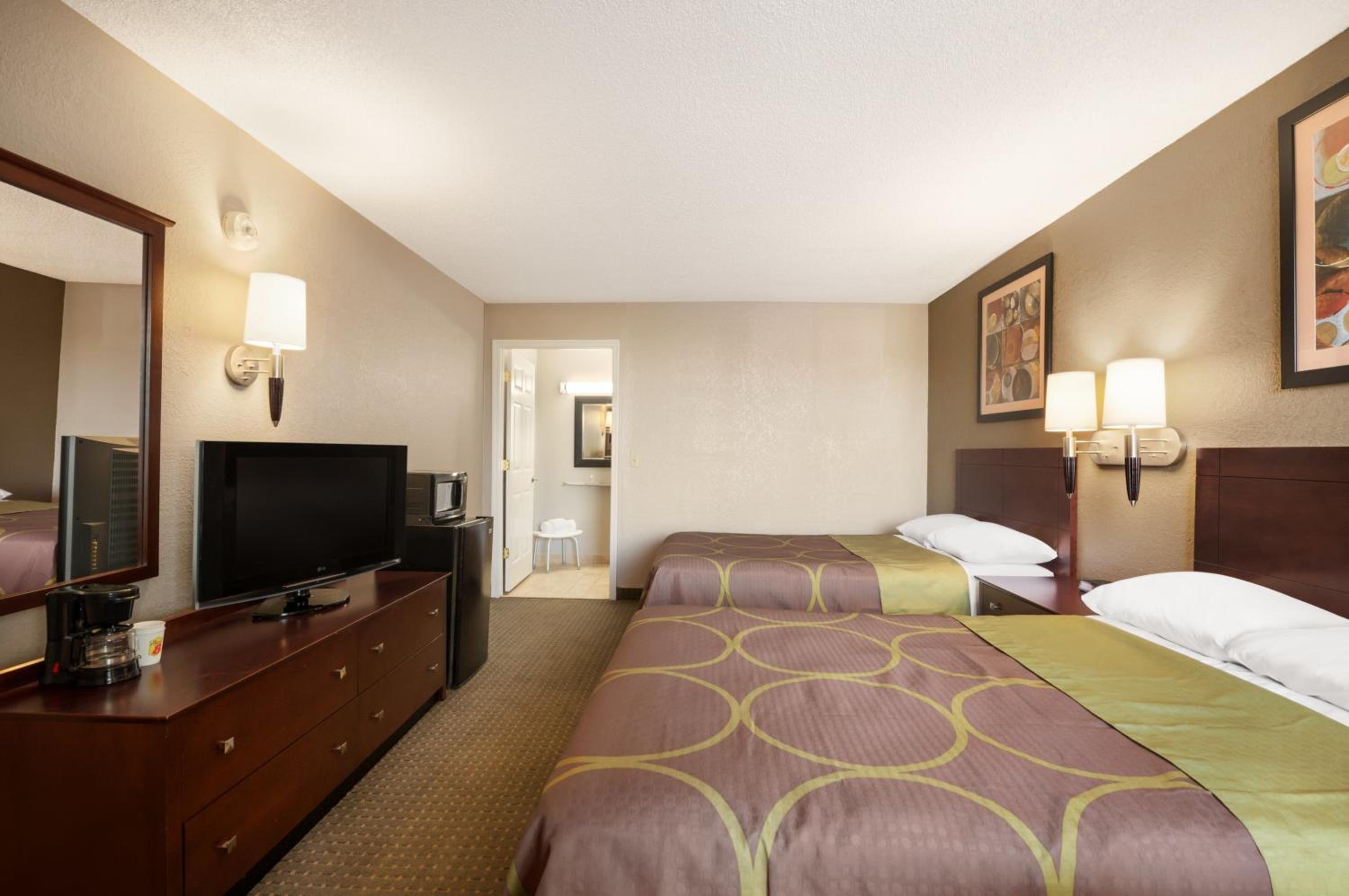 Super 8 by Wyndham Ormond Beach, Photo 3