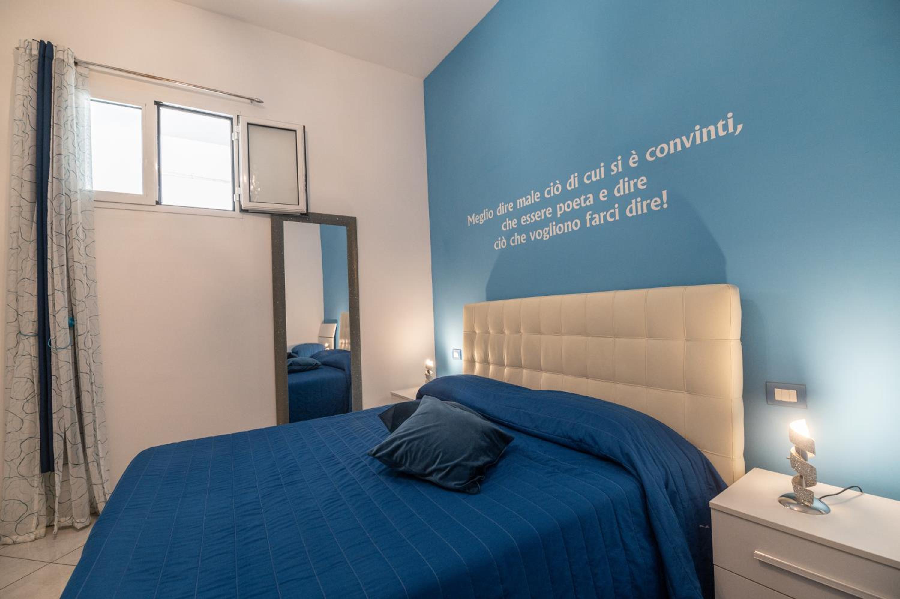 Economy Triple Room photo 2