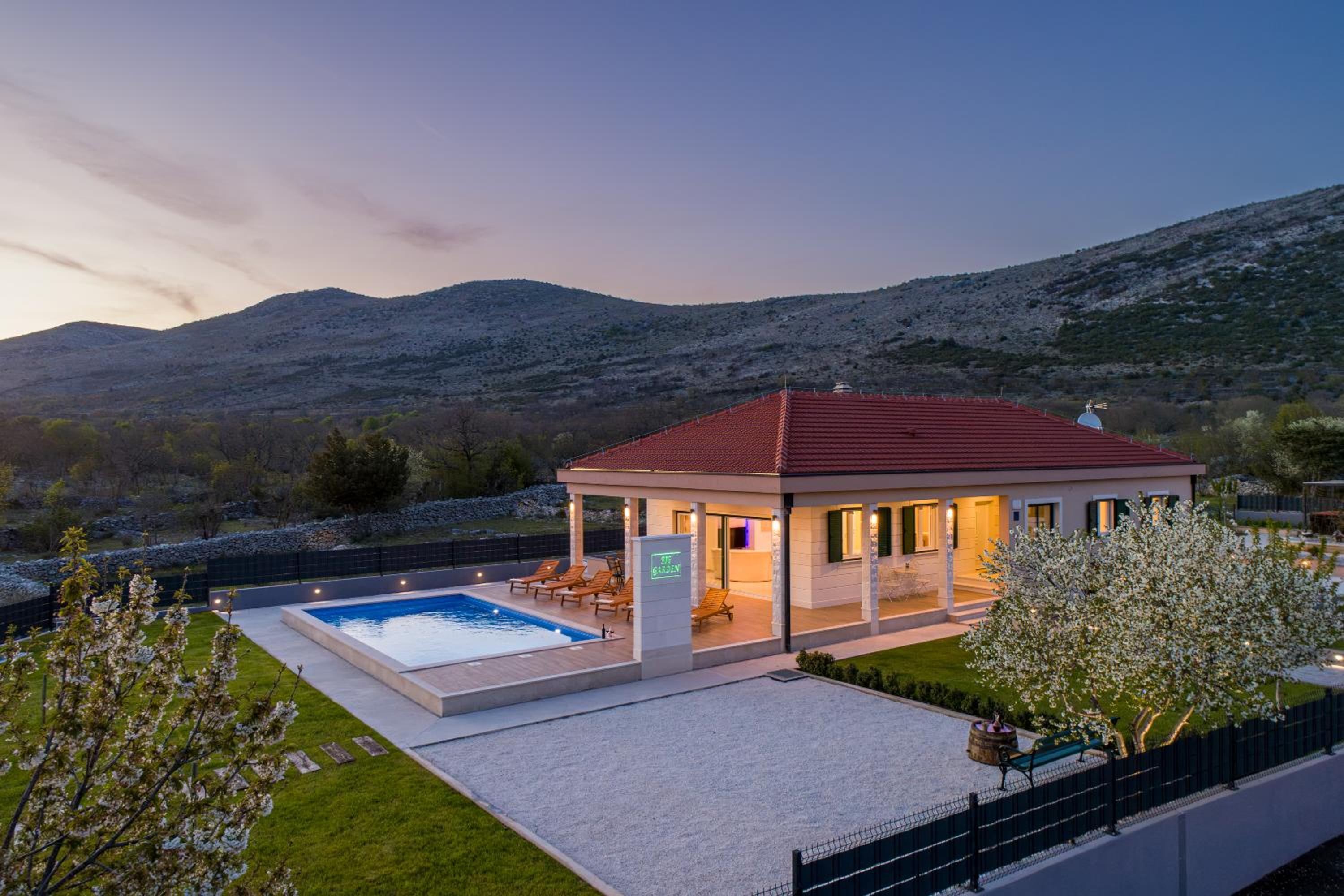 Villa photo 3