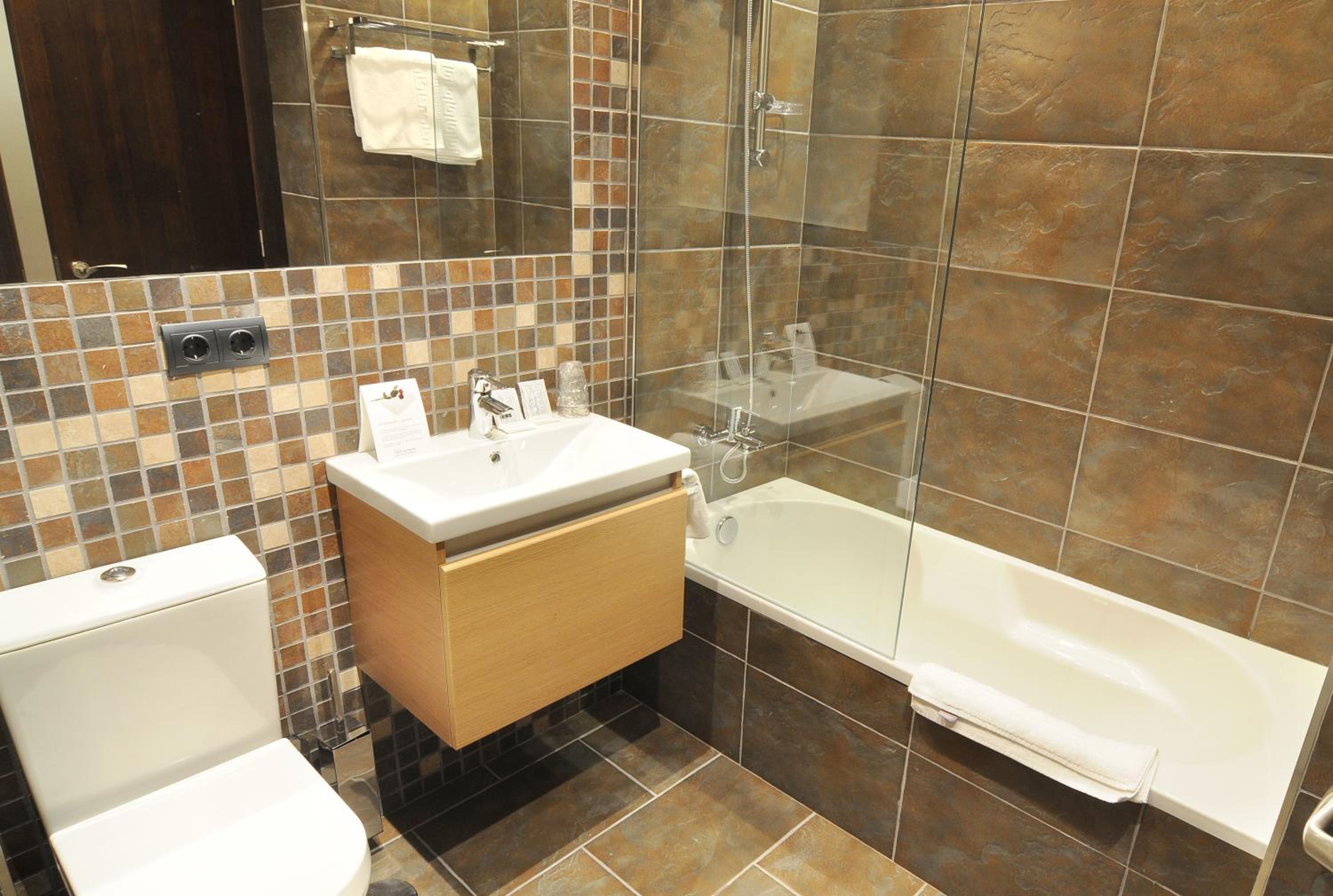 Double Room - Photo 12