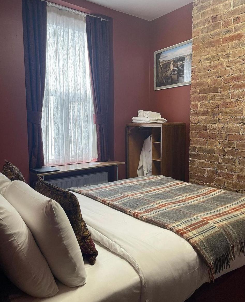 Double Room - Photo 5
