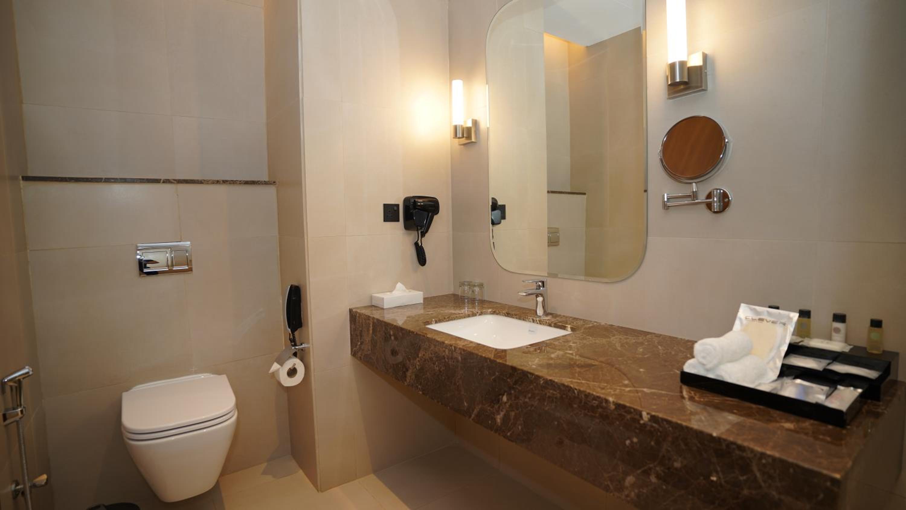 Standard King Room - Photo 4