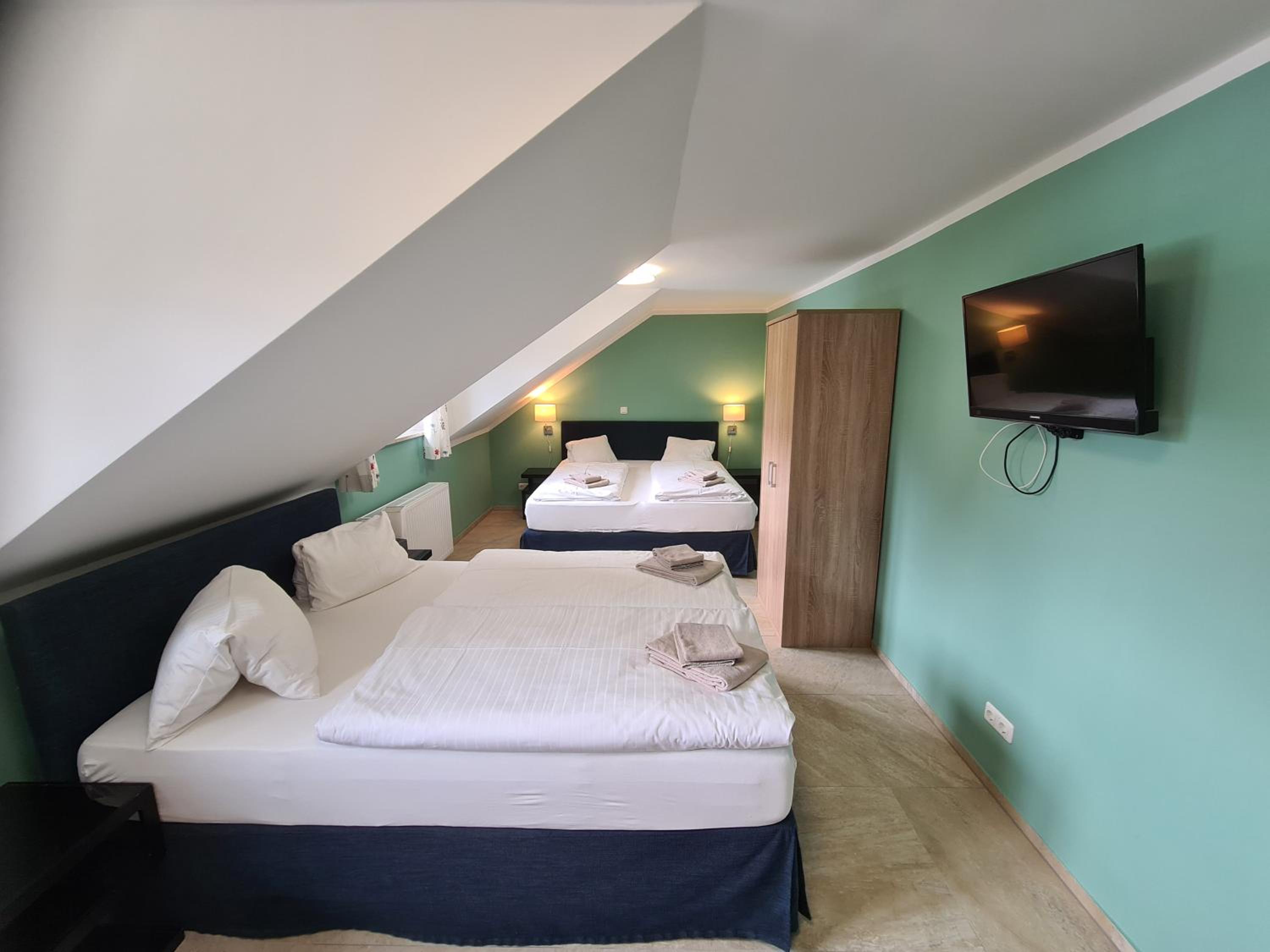 Quadruple Room with Lake View photo 3