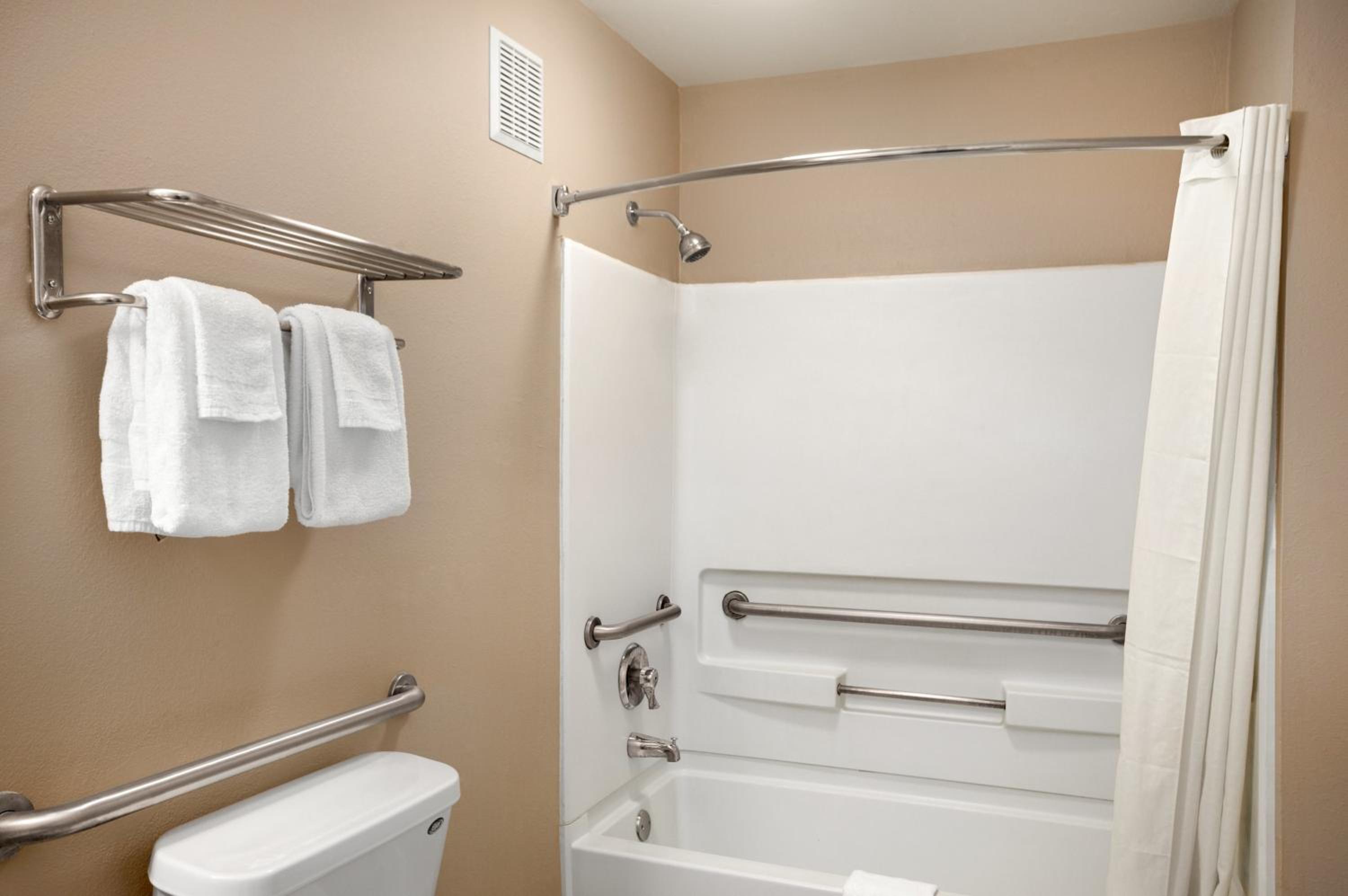 Queen Room - Disability Access - Non-Smoking photo 2