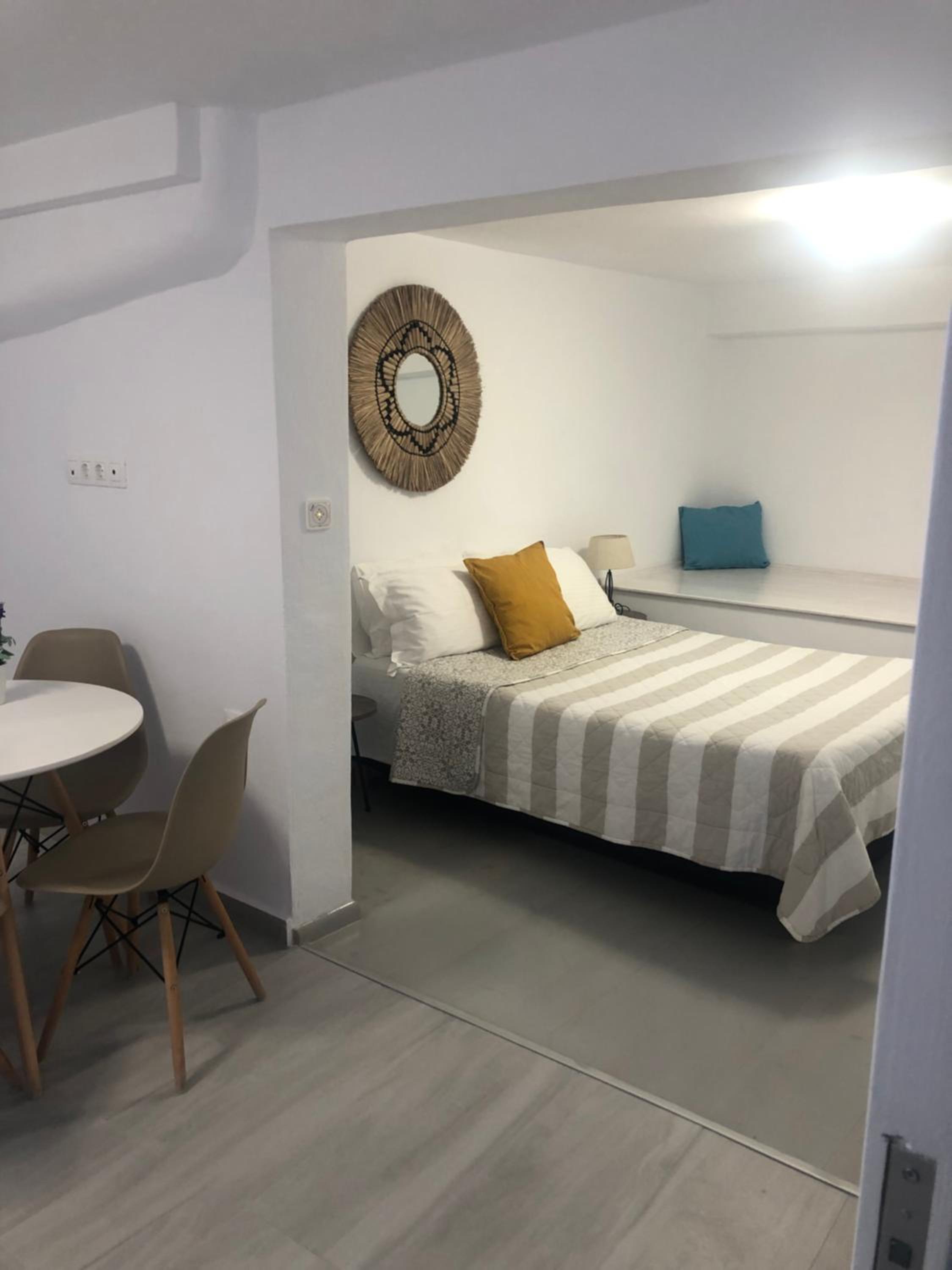 One-Bedroom Apartment - Photo 2