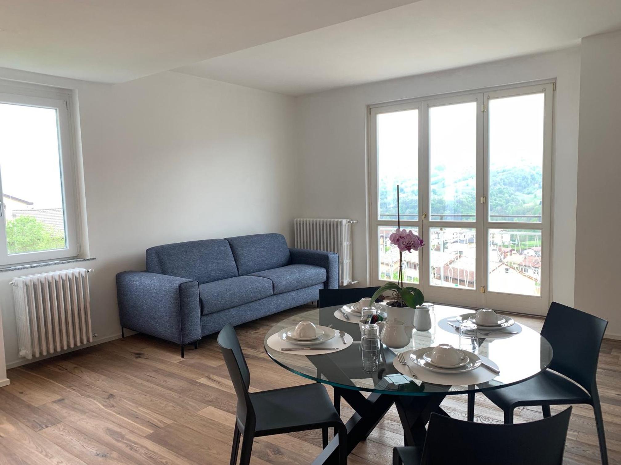 Apartment with Terrace - Photo 4