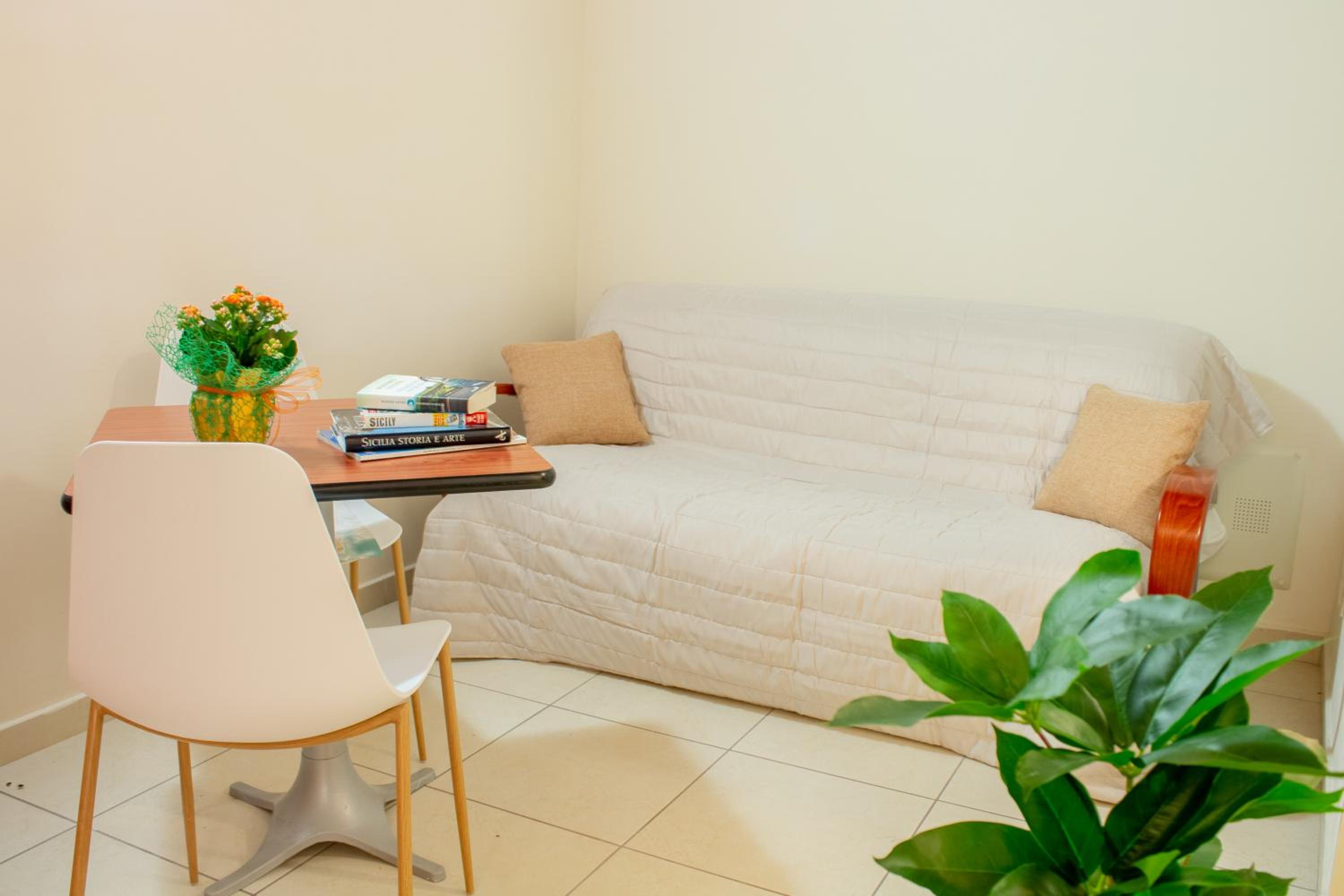 Apartment photo 2