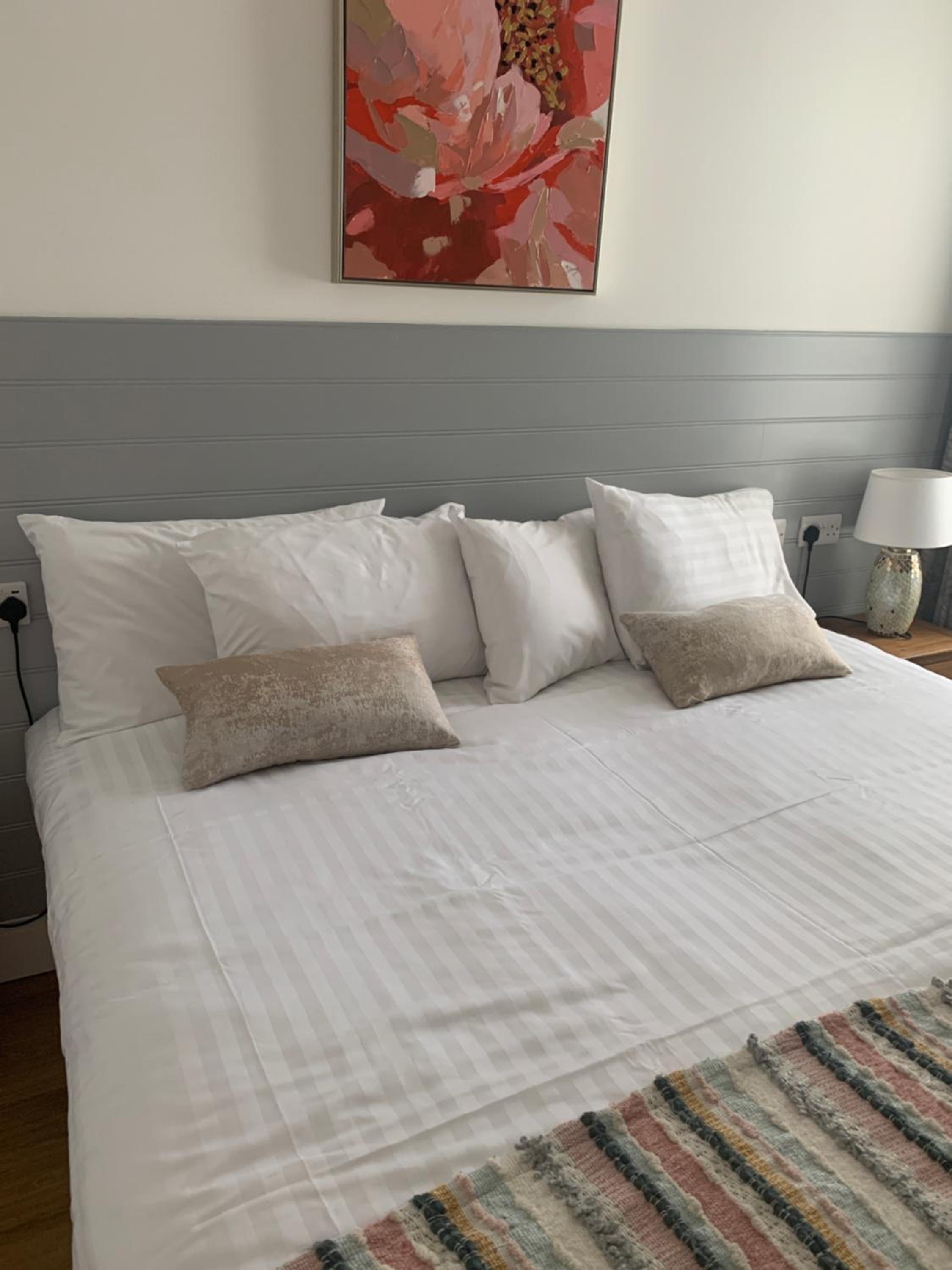Twin Room with Private Bathroom - Photo 3