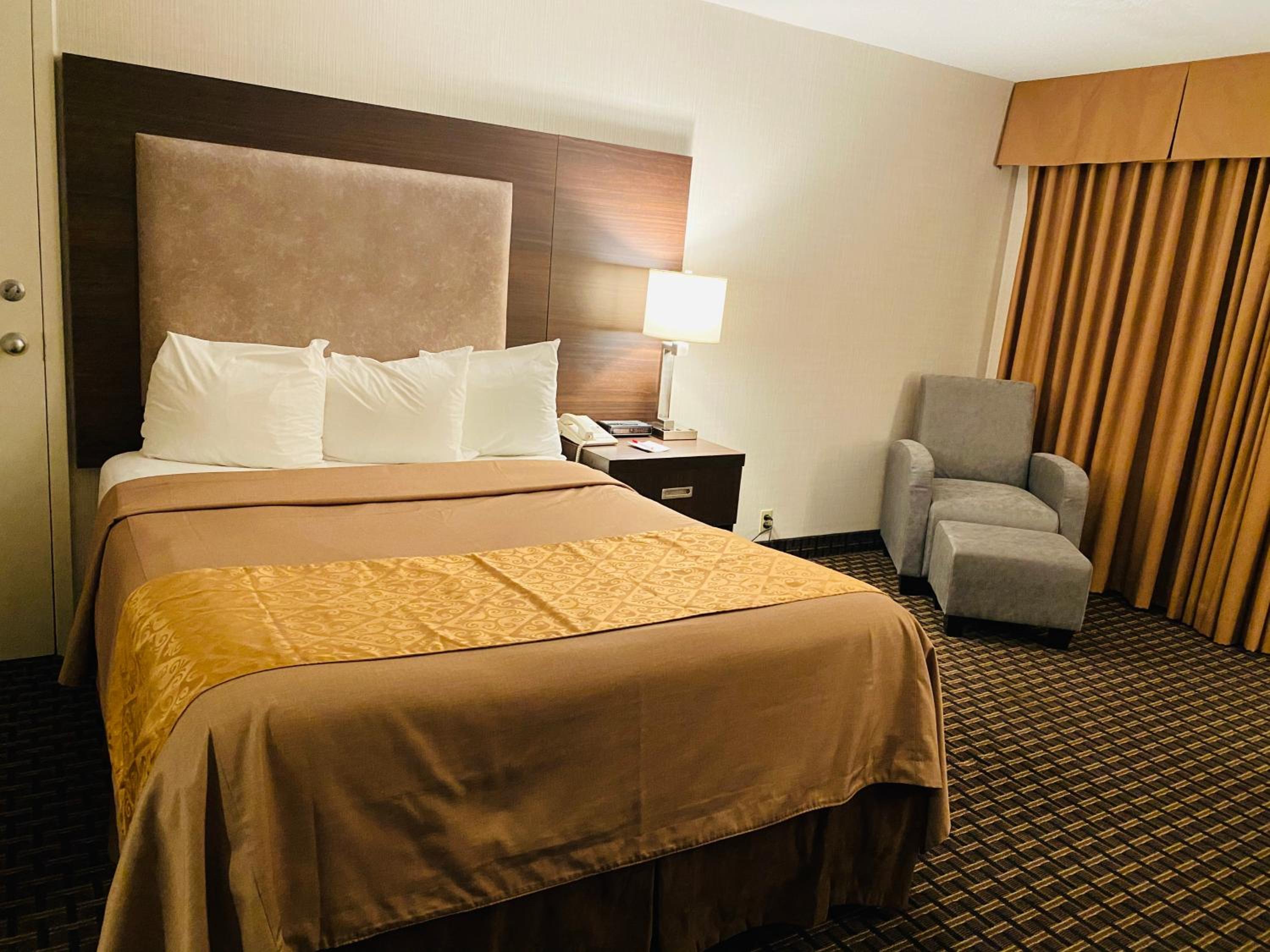 Queen Room with City View - Non-Smoking - Photo 1