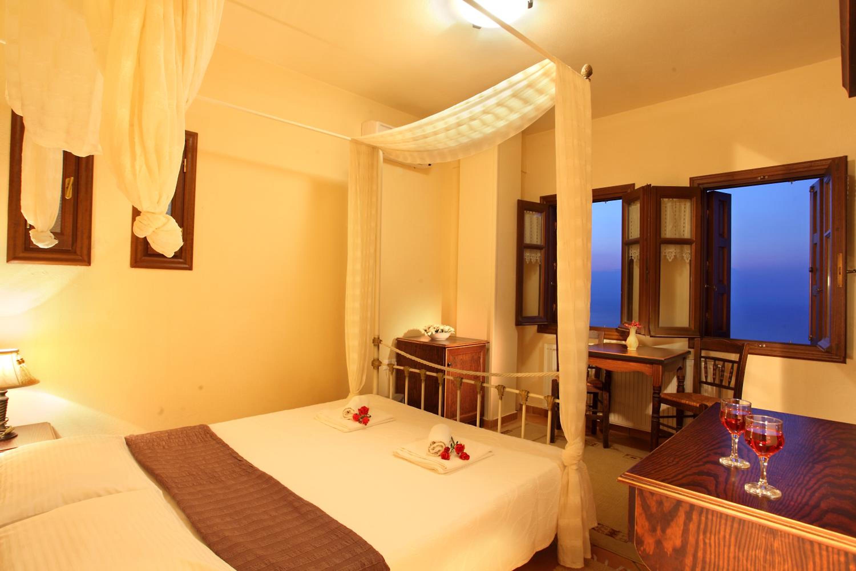 Double Room with Sea View - Photo 2