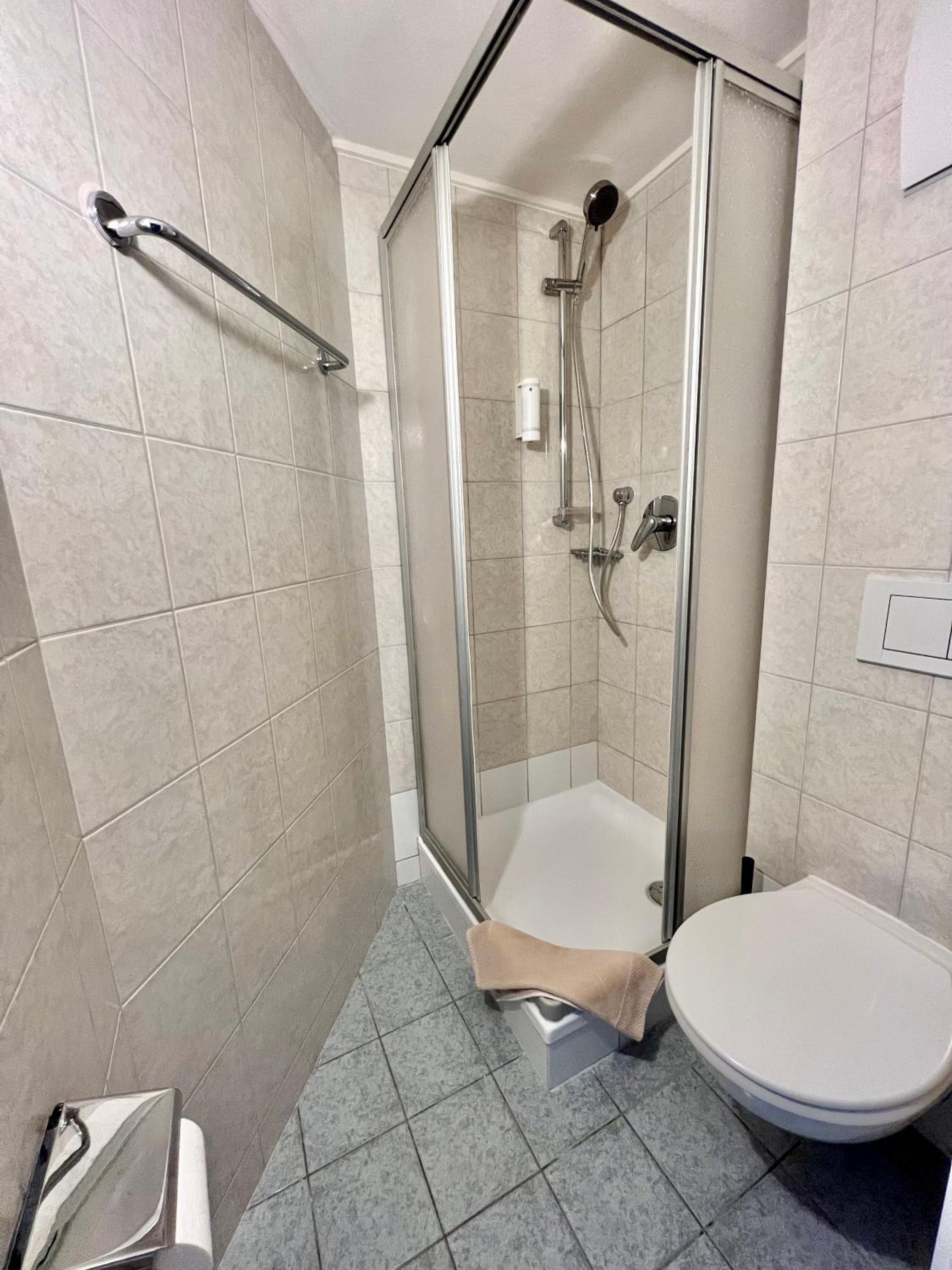 Double Room with Shared Bathroom photo 2