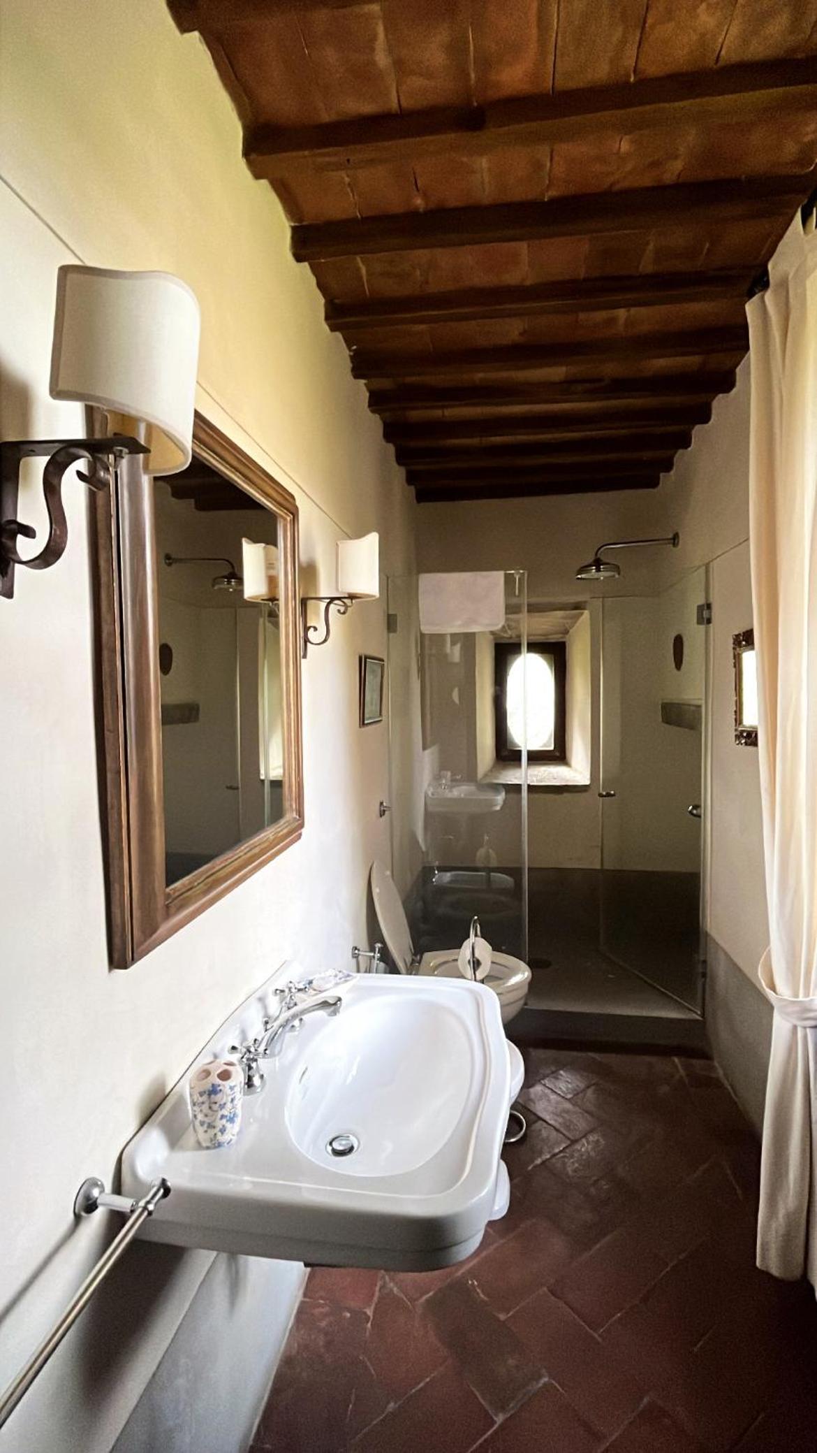 Deluxe Double Room with Shower photo 2