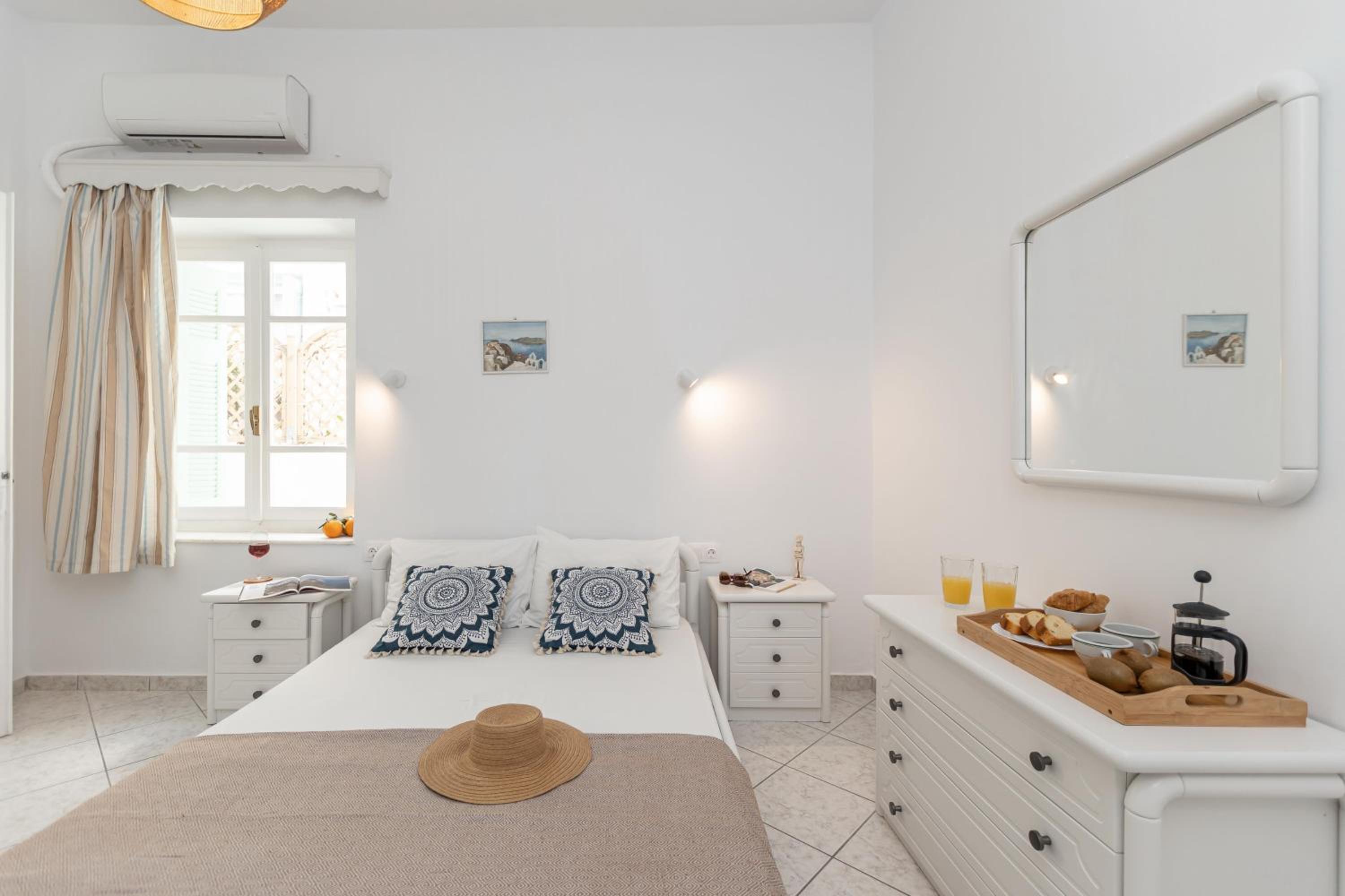 Studio Apartment photo 2