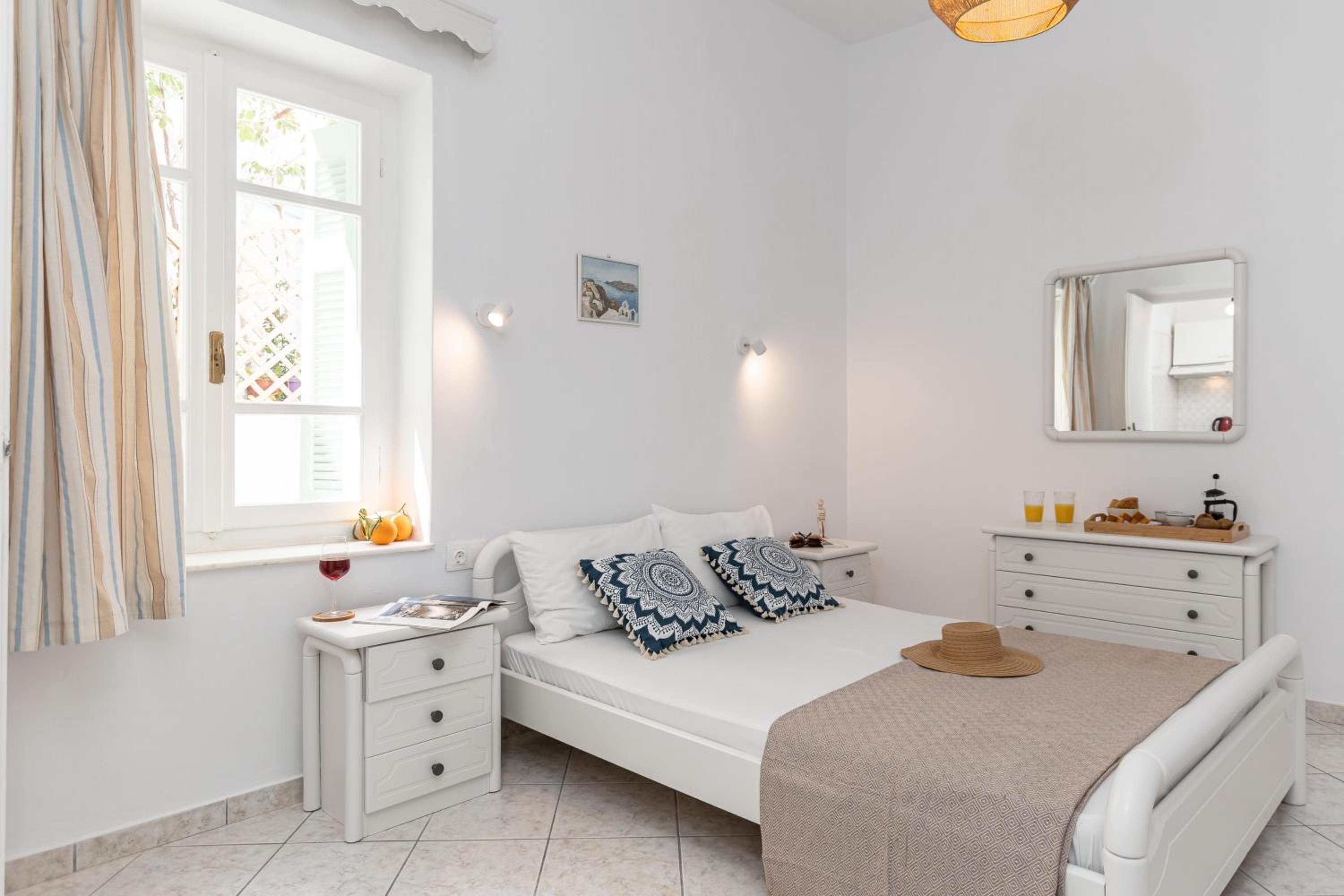 Studio Apartment photo 1