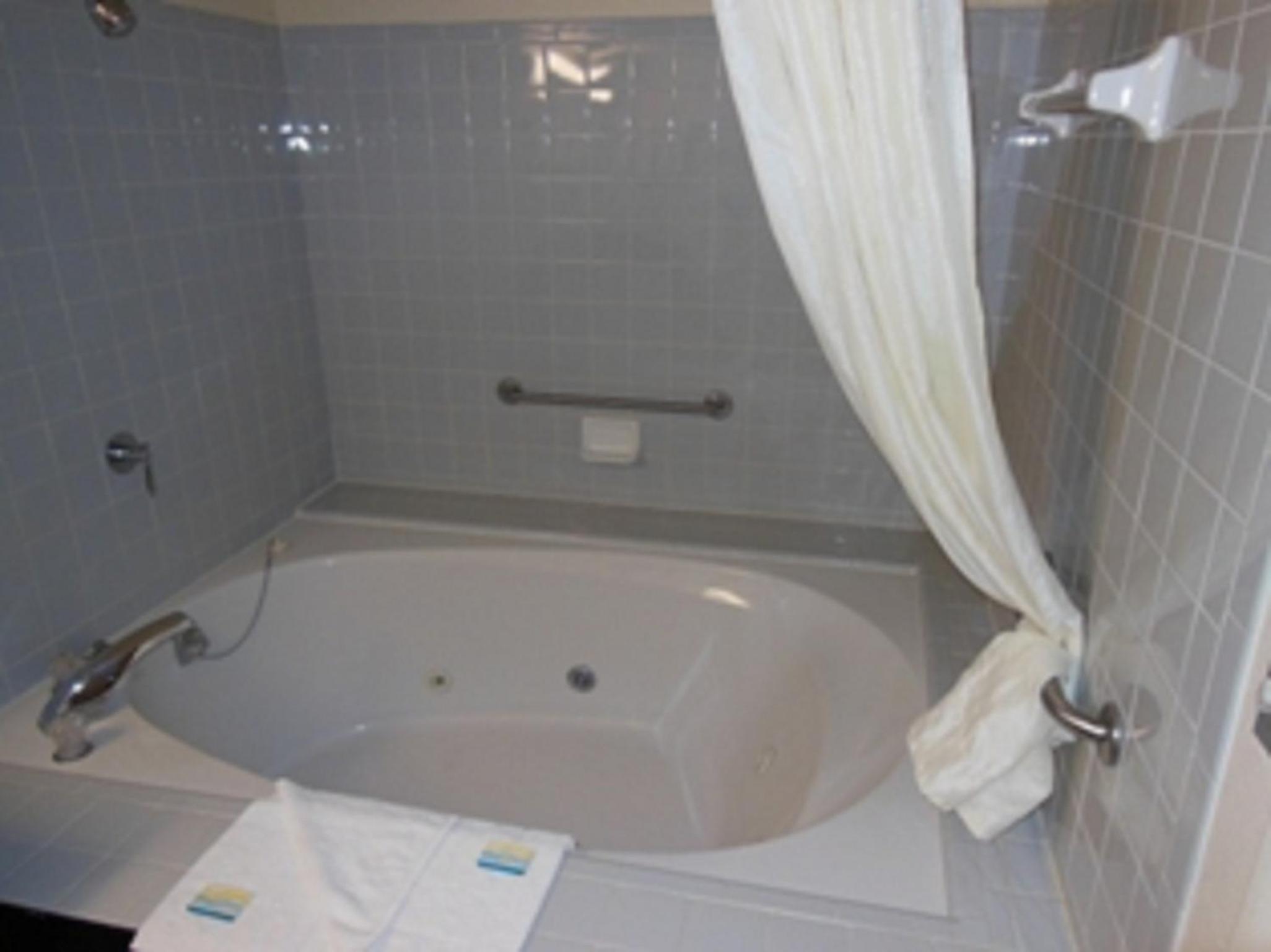 Basic Triple Room photo 2
