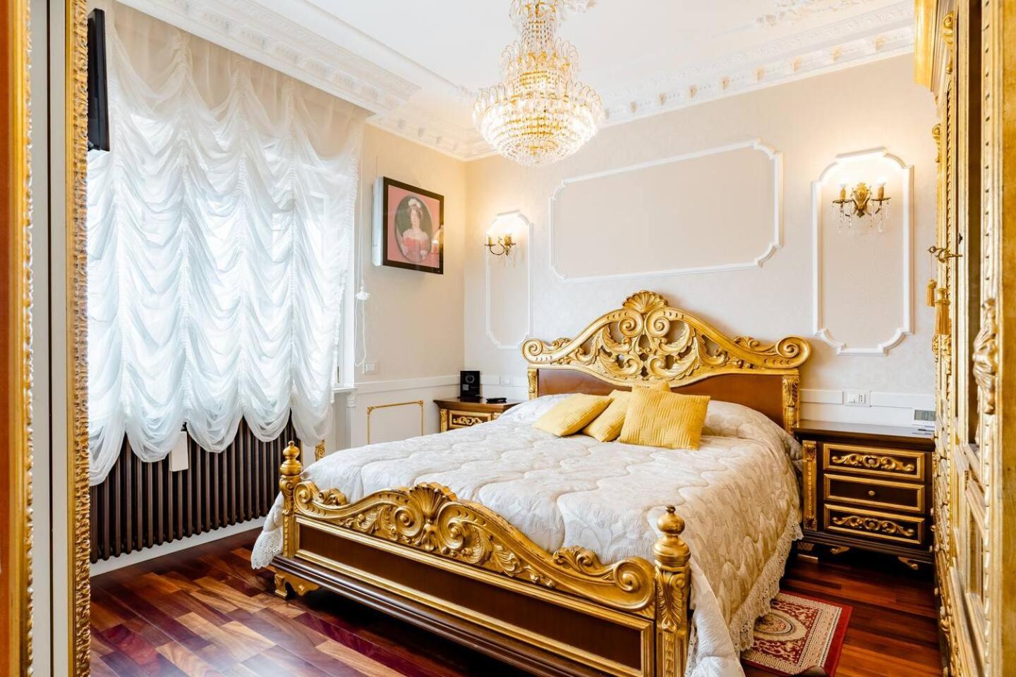 Queen Suite With Spa Bath