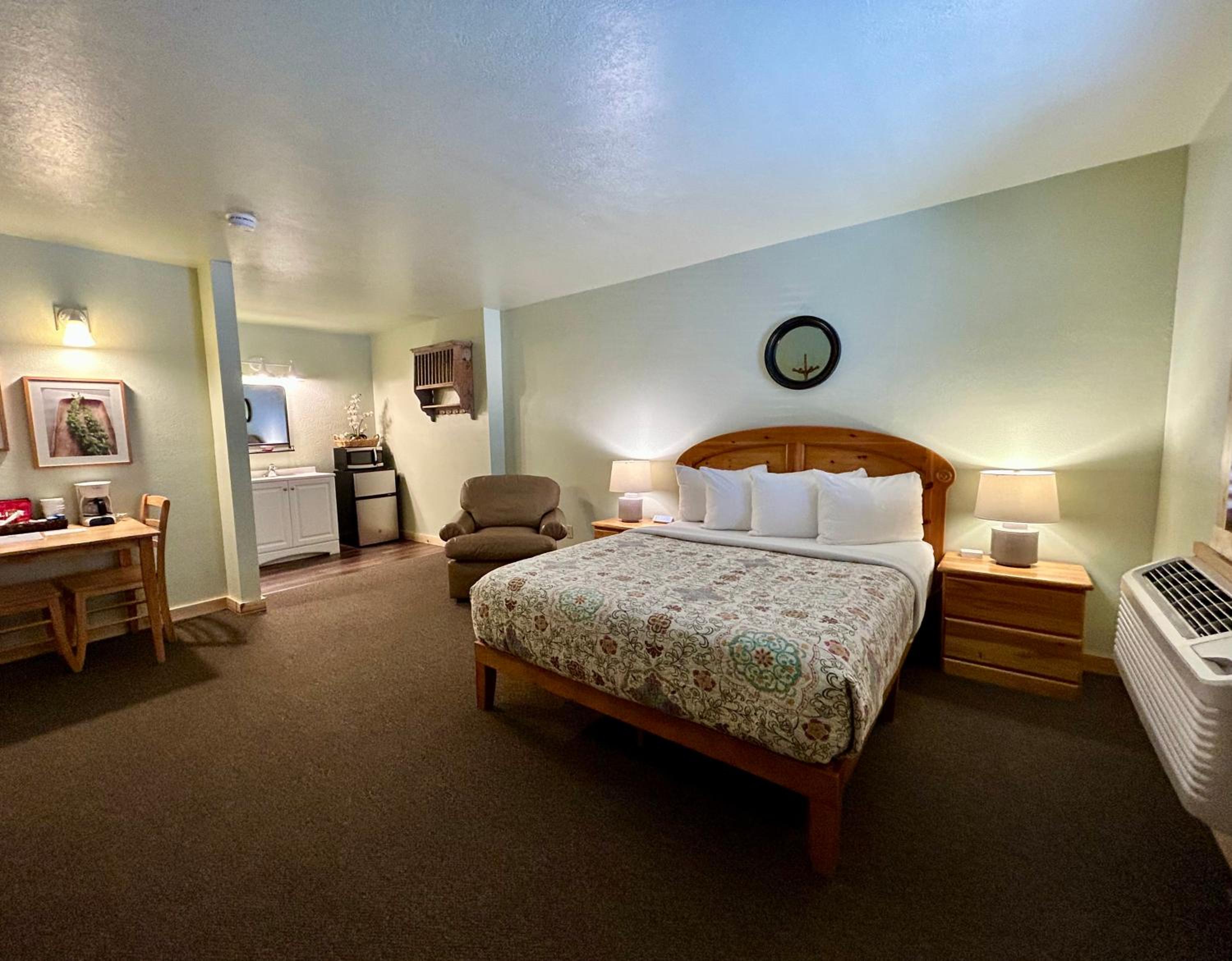 Standard Queen Room photo 2