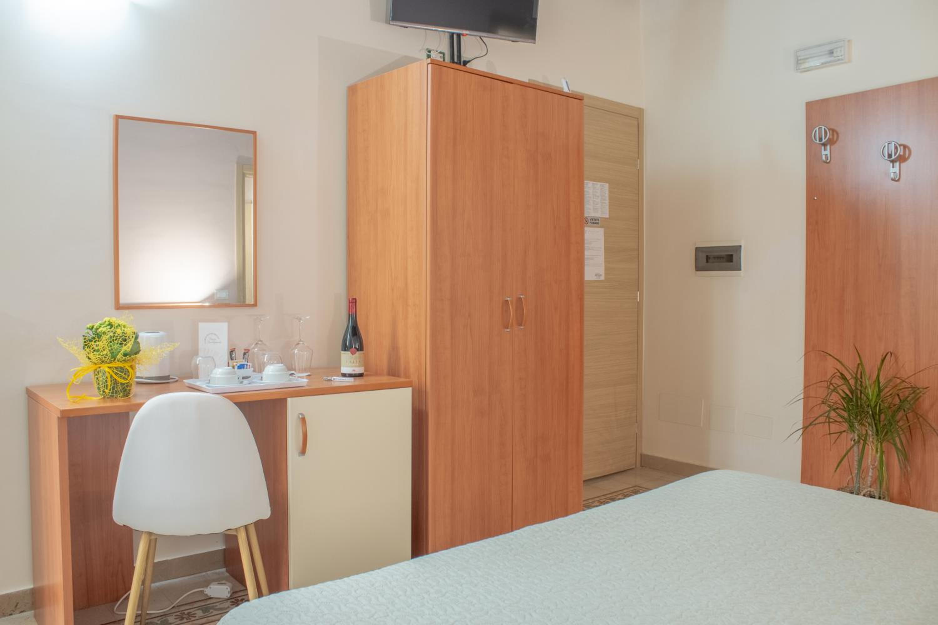 Economy Double Room photo 3