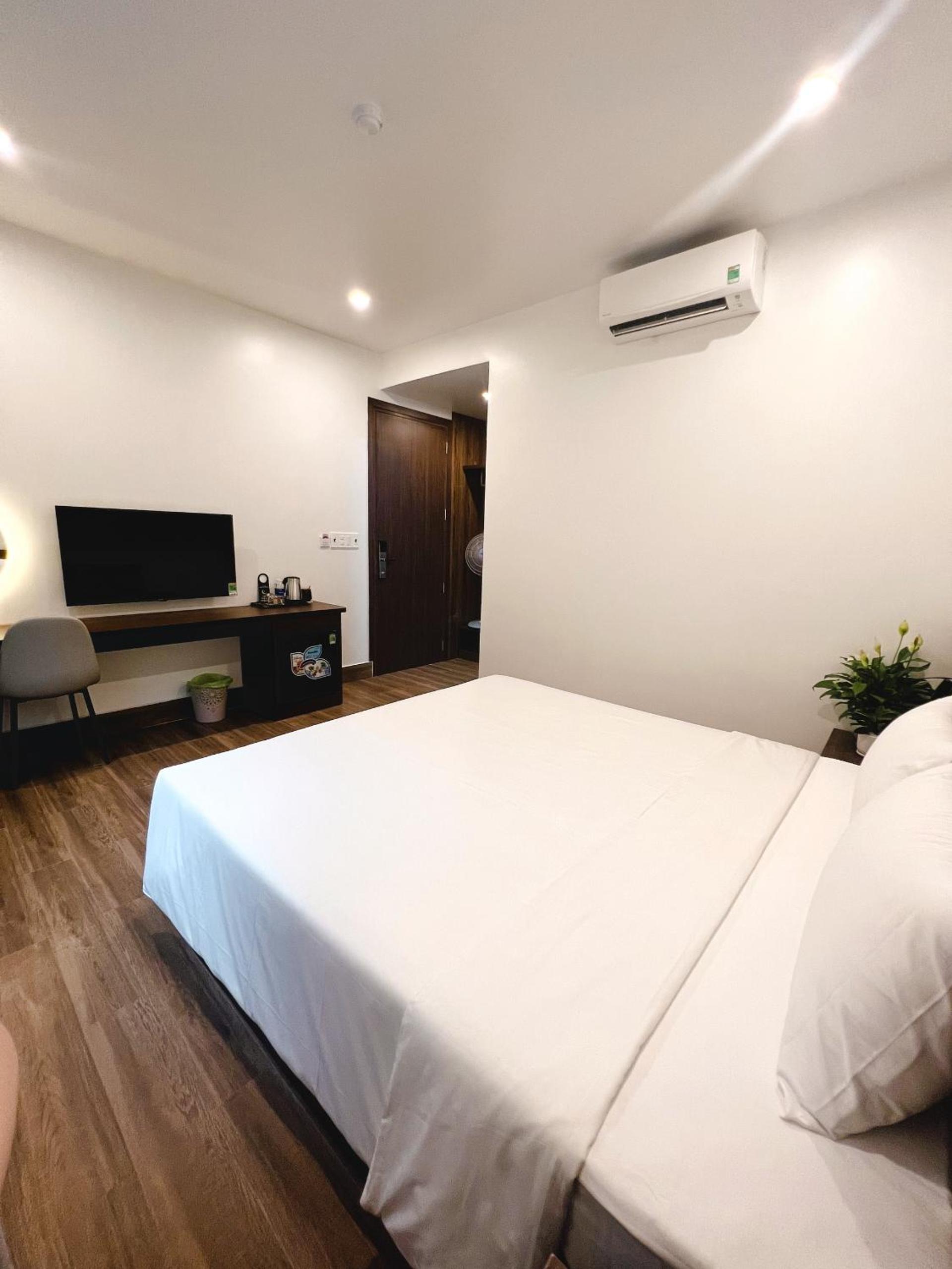 Standard King Room photo 2