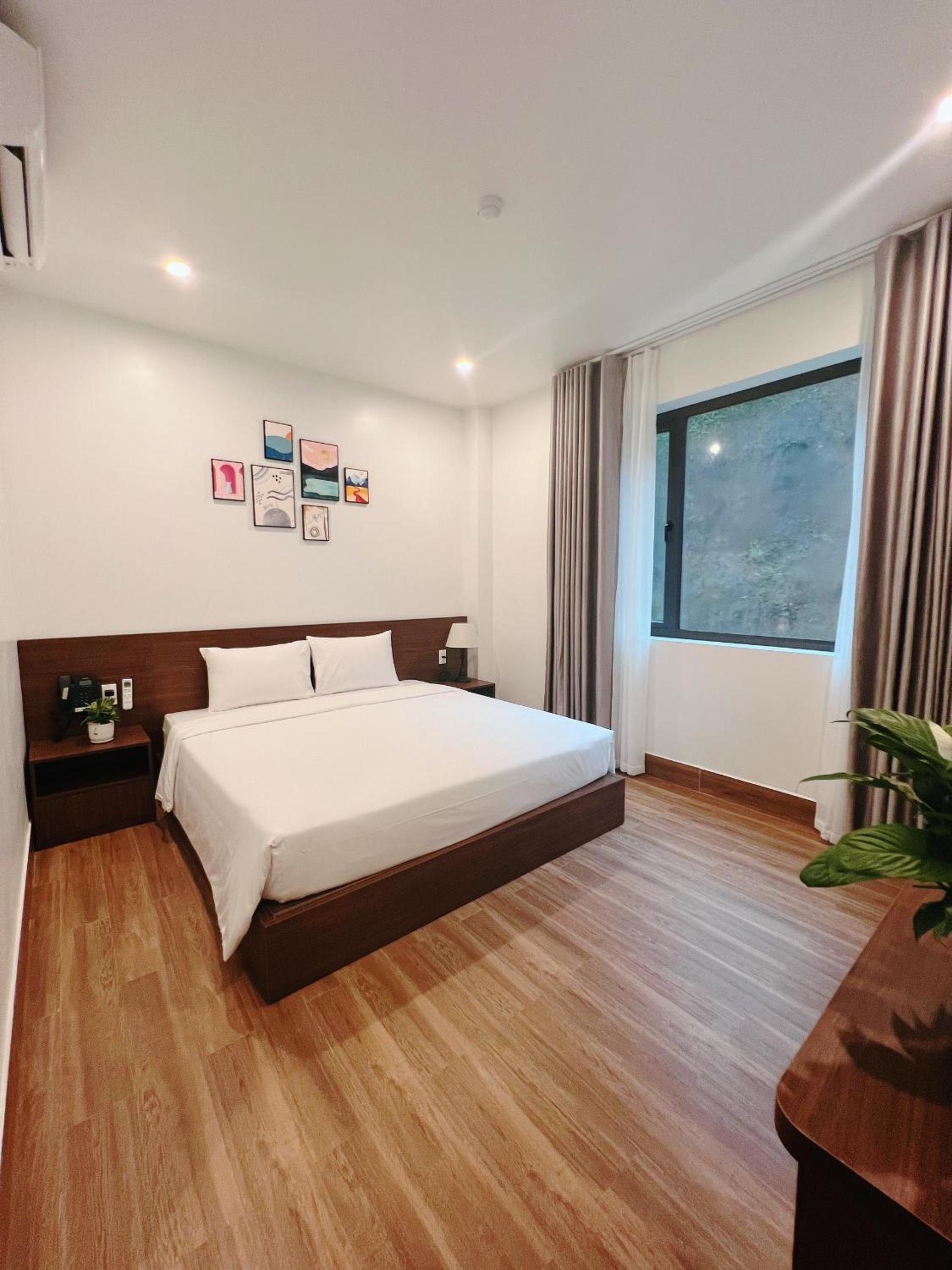 Standard King Room photo 1