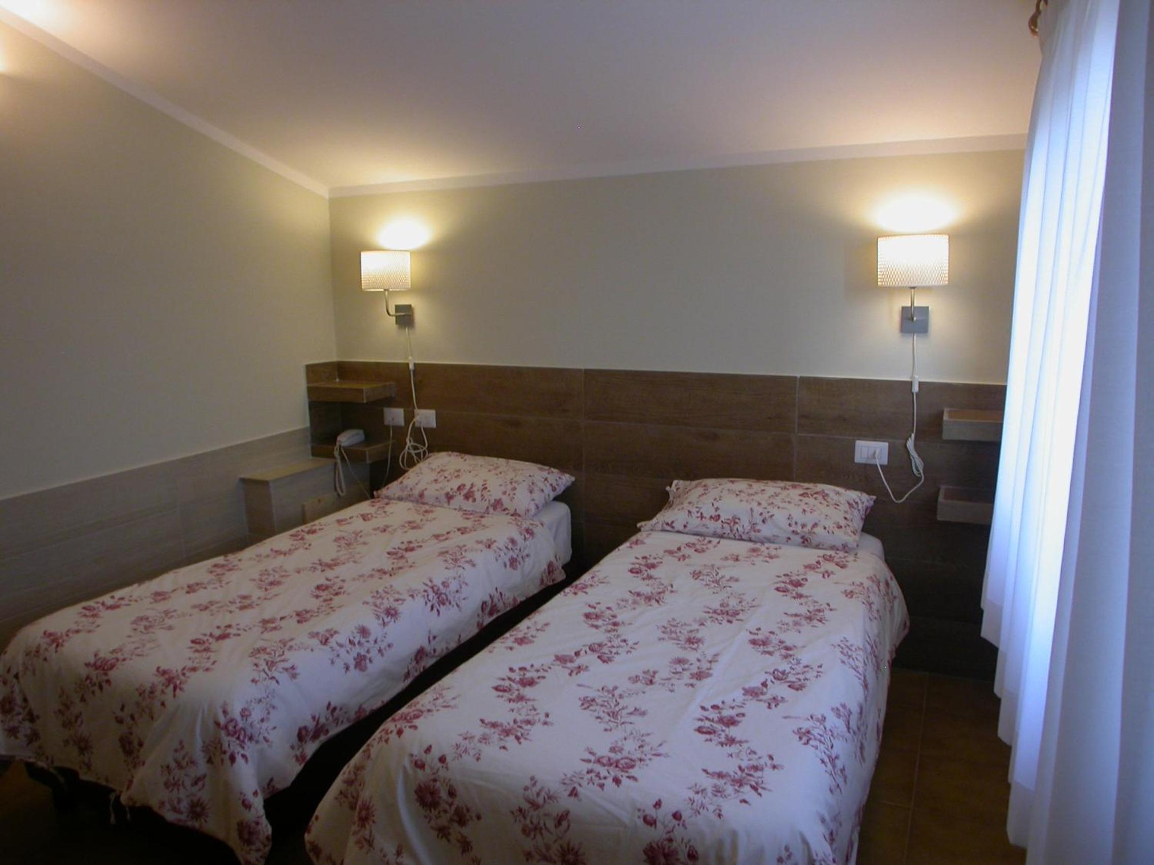 Standard Double or Twin Room - Photo 2