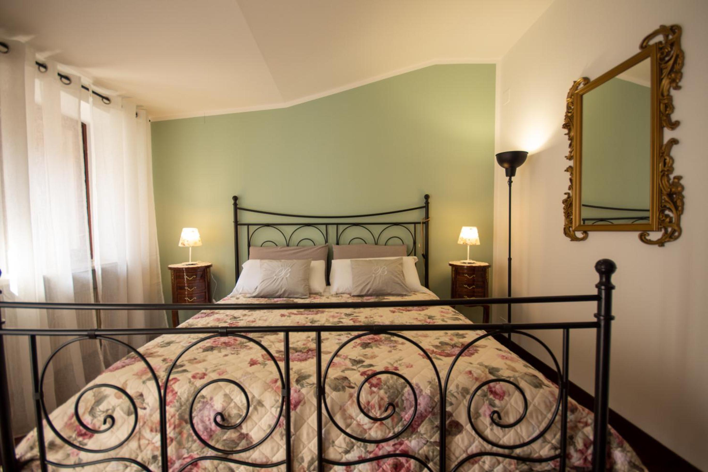 Double Room with Balcony - Photo 15