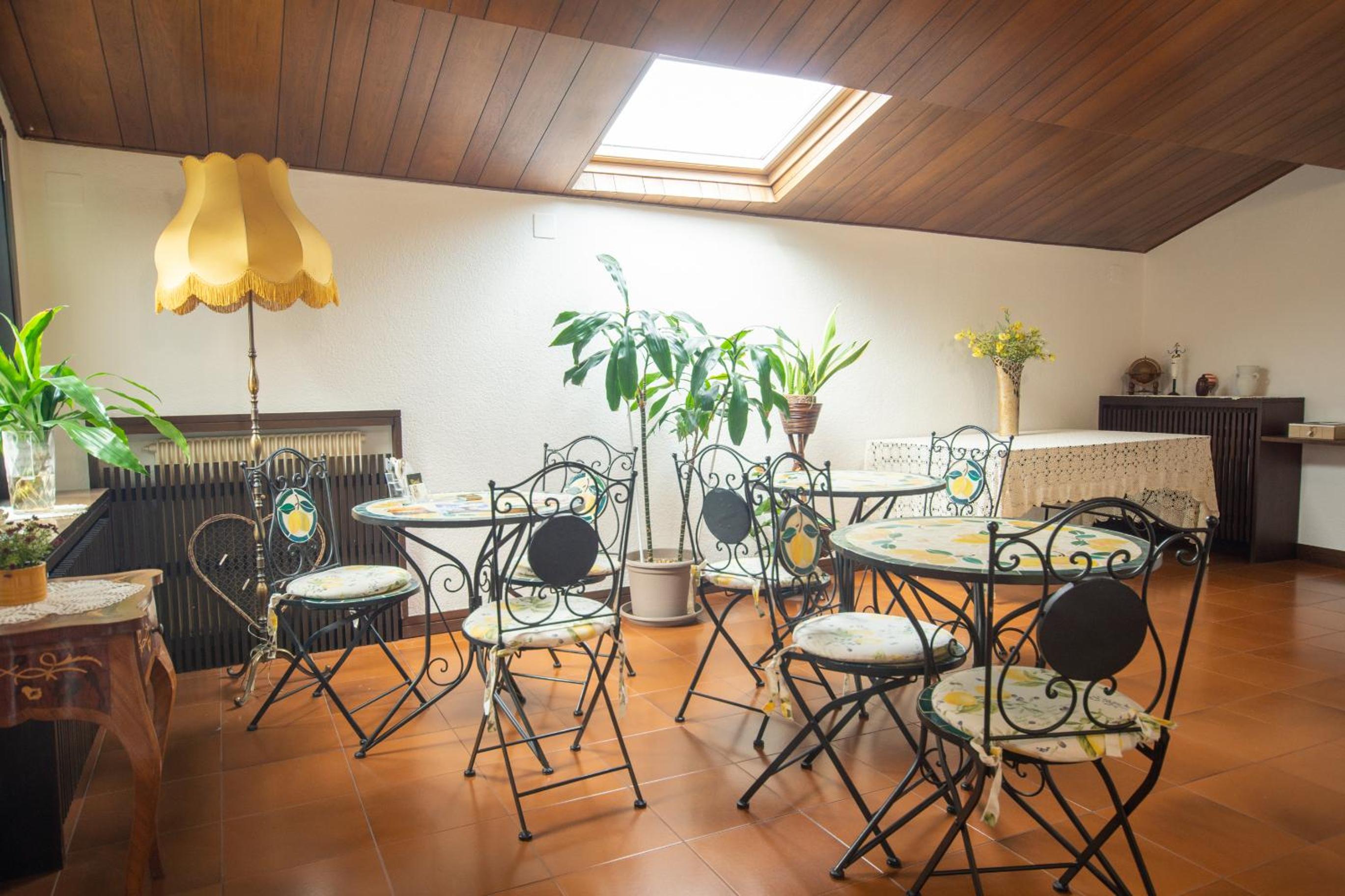 Double Room with Balcony - Photo 24