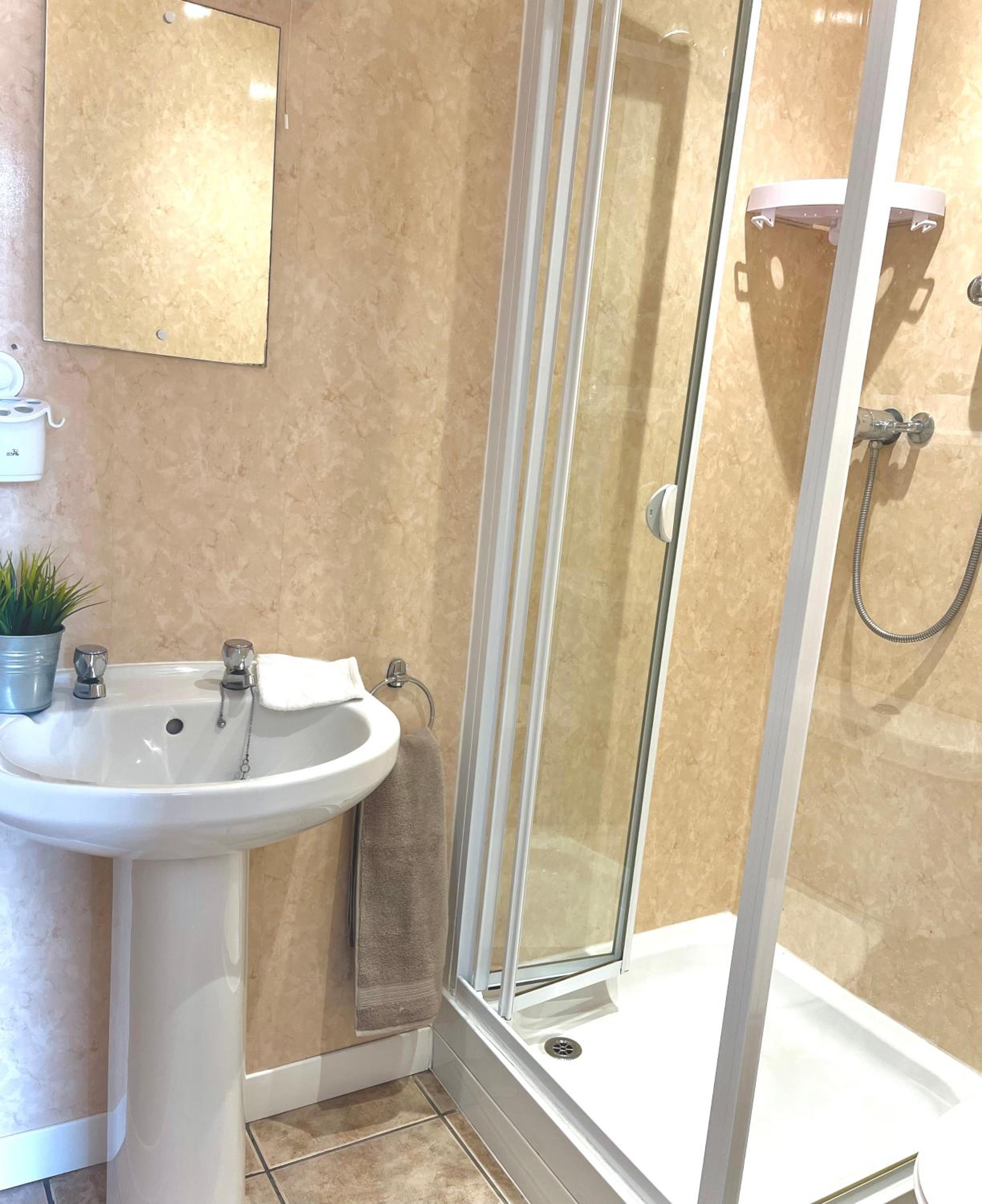 Double Room - Photo 5