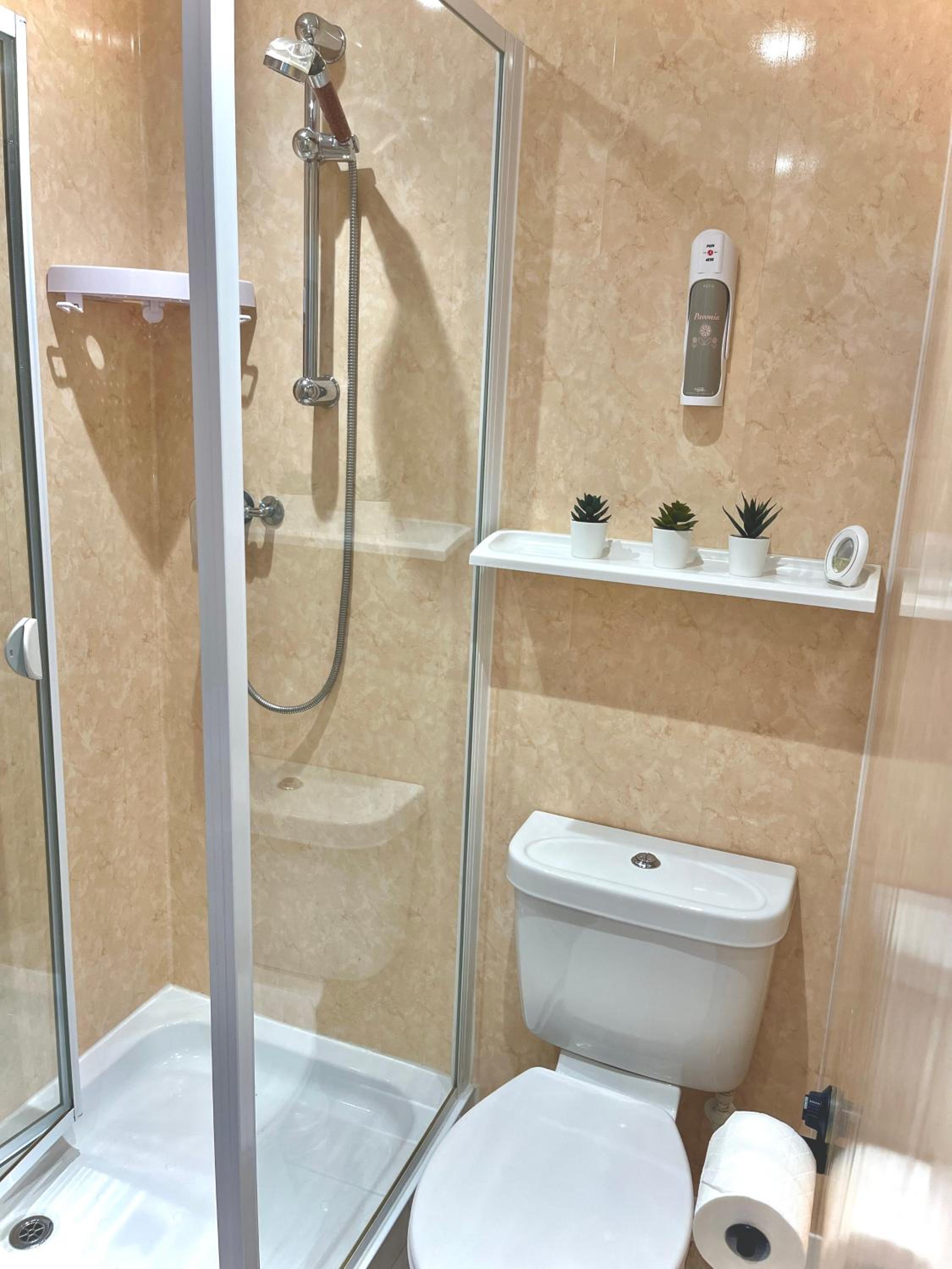Double Room - Photo 6