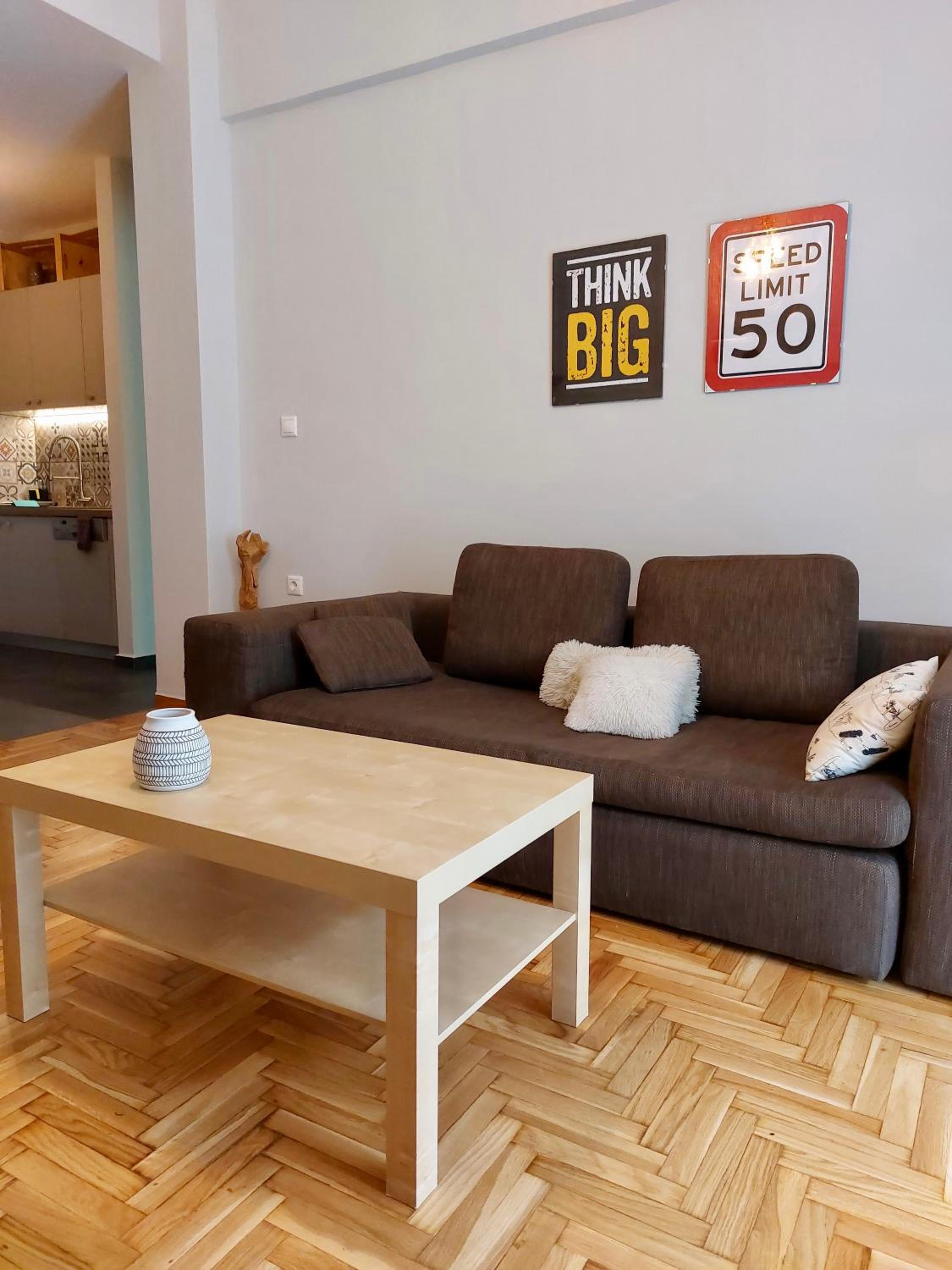 One-Bedroom Apartment photo 1
