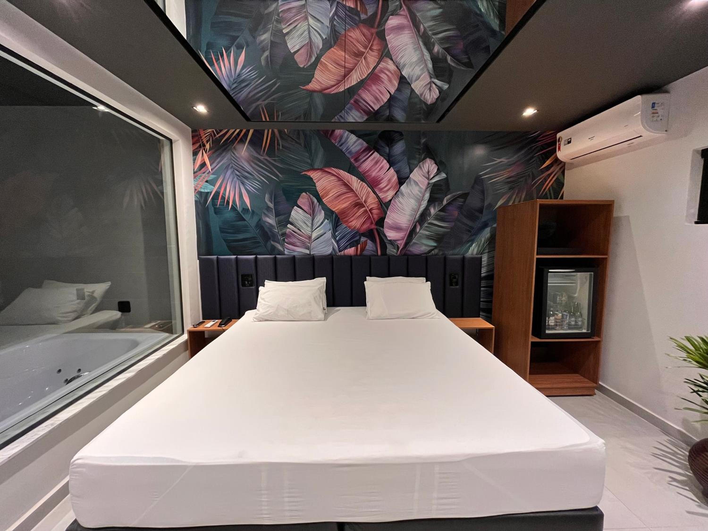 King Suite with Spa Bath - Photo 3